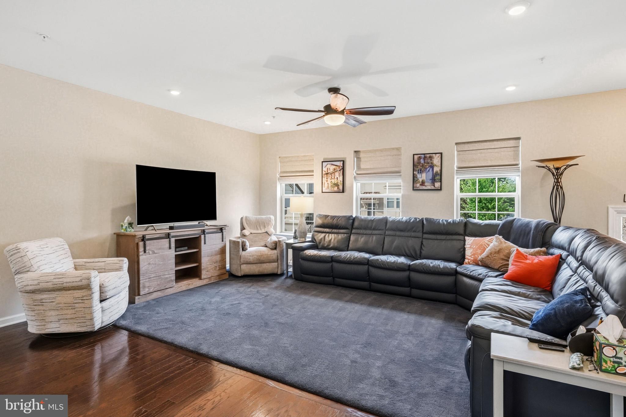 TALL OAKS - Residential
