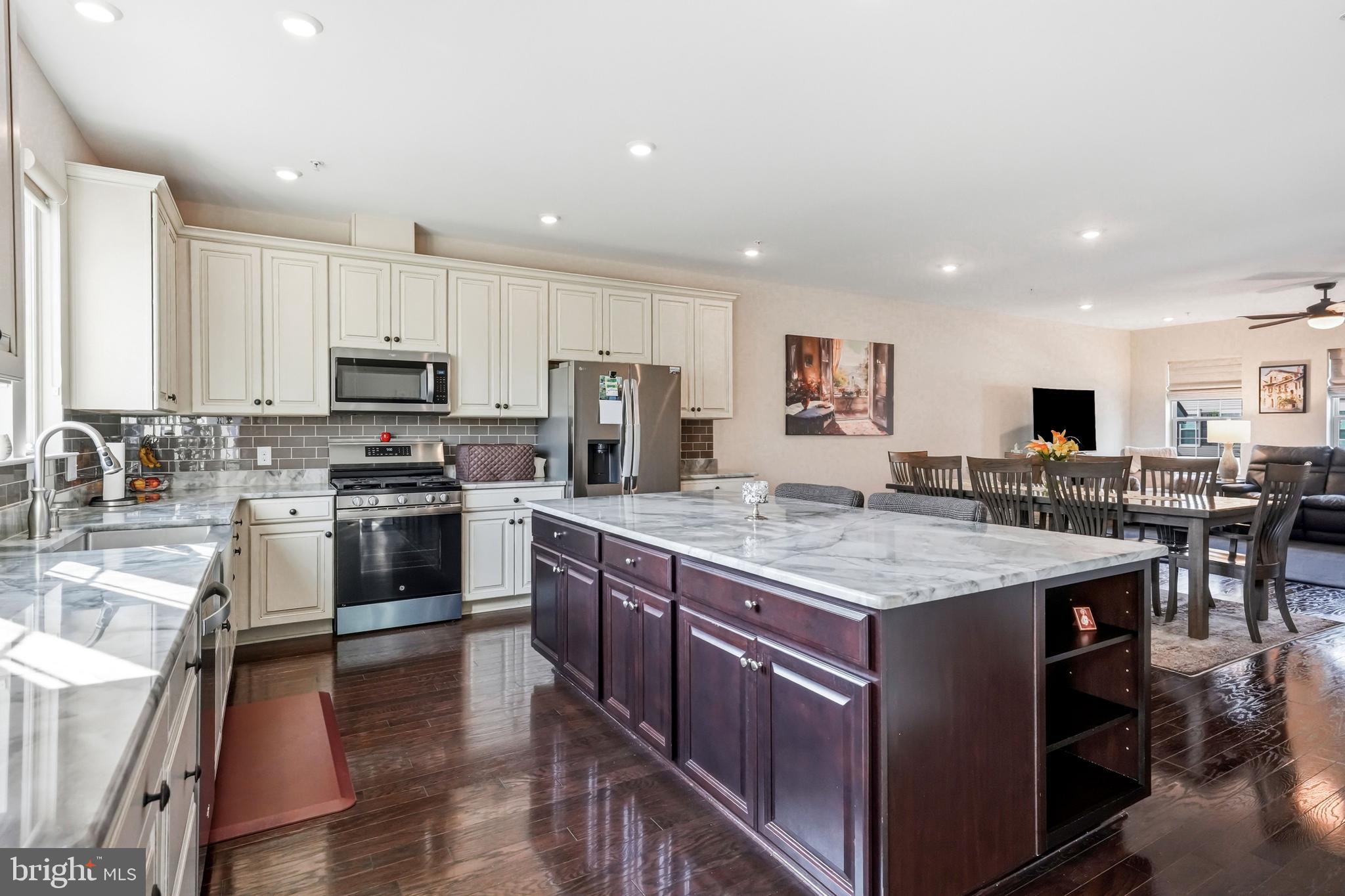 TALL OAKS - Residential
