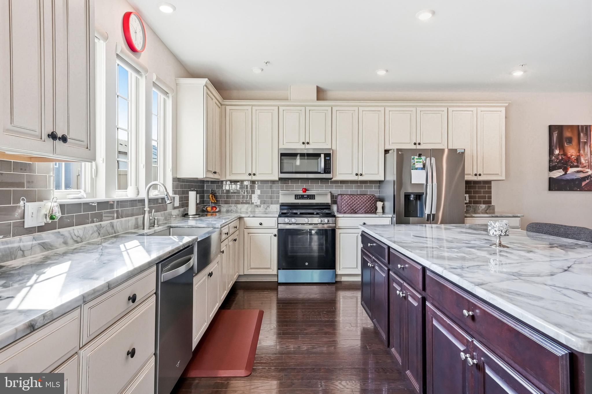 TALL OAKS - Residential