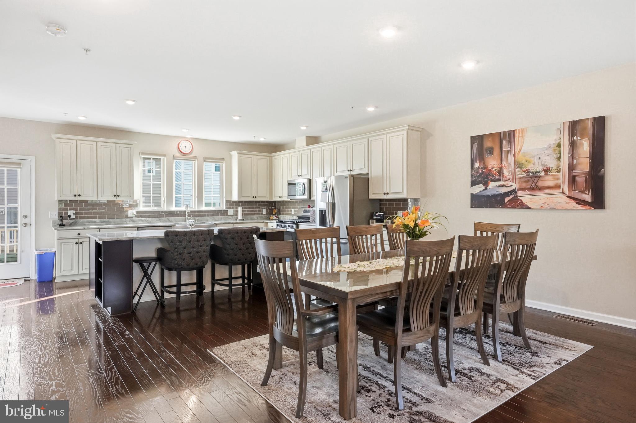 TALL OAKS - Residential