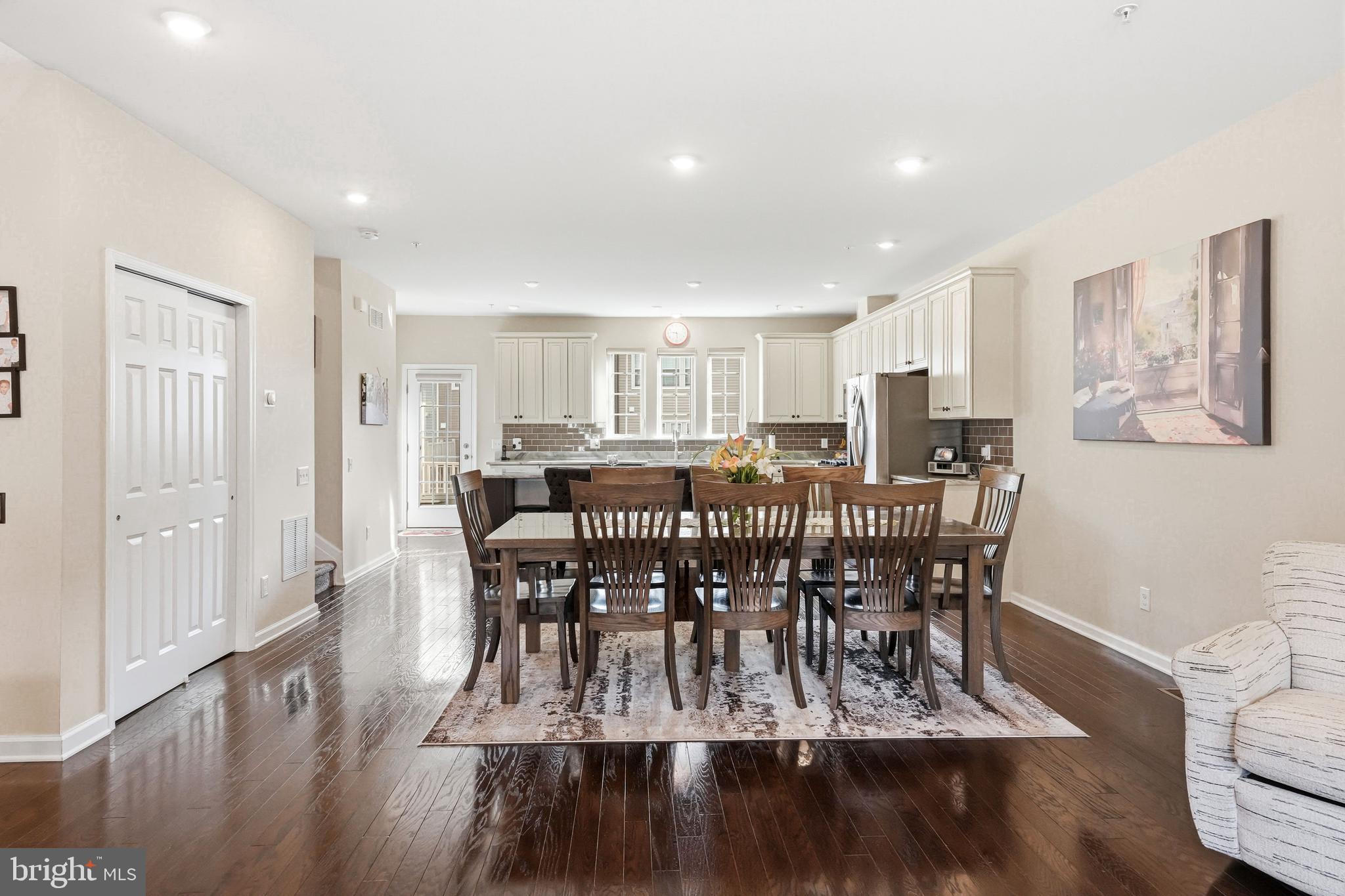 TALL OAKS - Residential