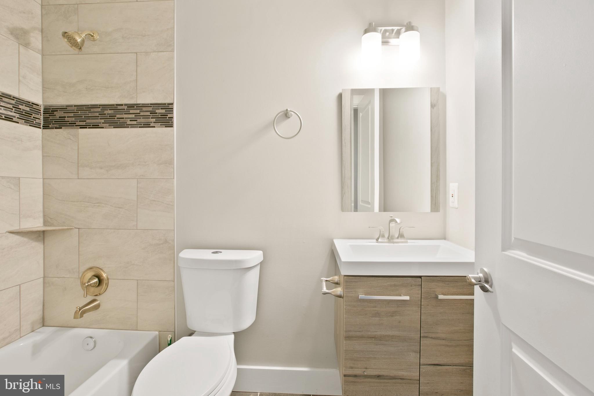 GREEKTOWN - Residential Lease