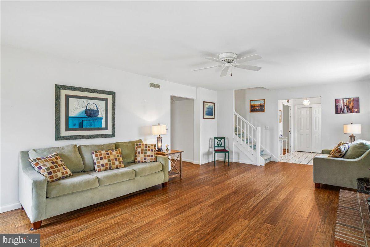 WHITES CREEK MANOR - Residential