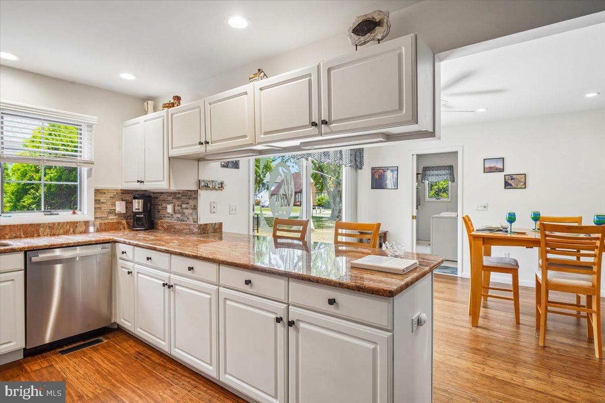 WHITES CREEK MANOR - Residential