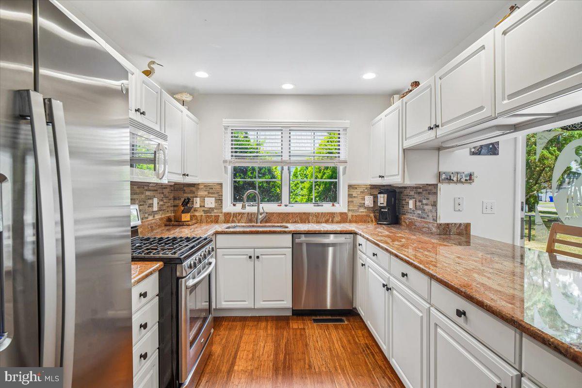 WHITES CREEK MANOR - Residential