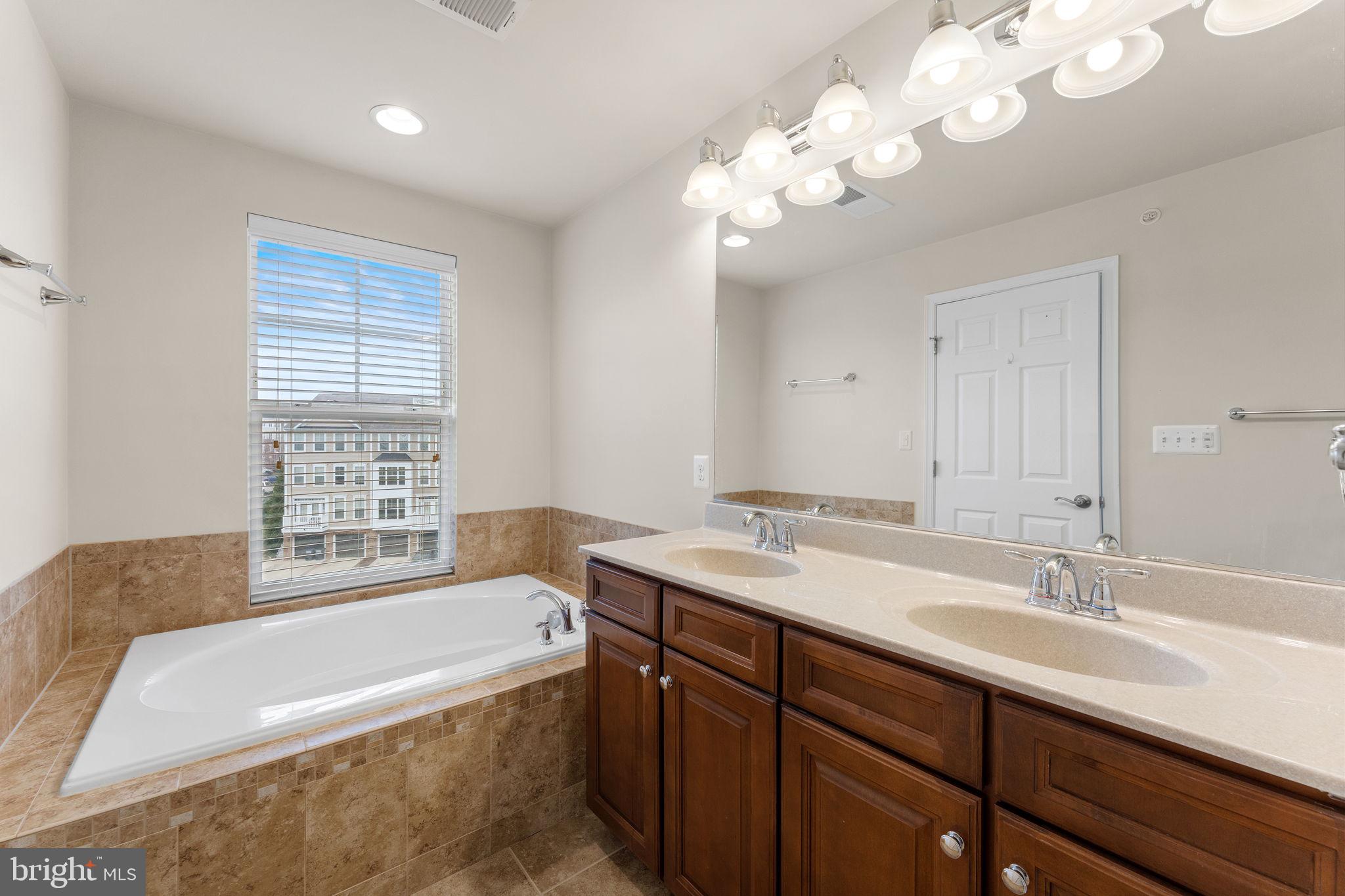 SUMMERWALK AT STONE RIDGE - Residential Lease