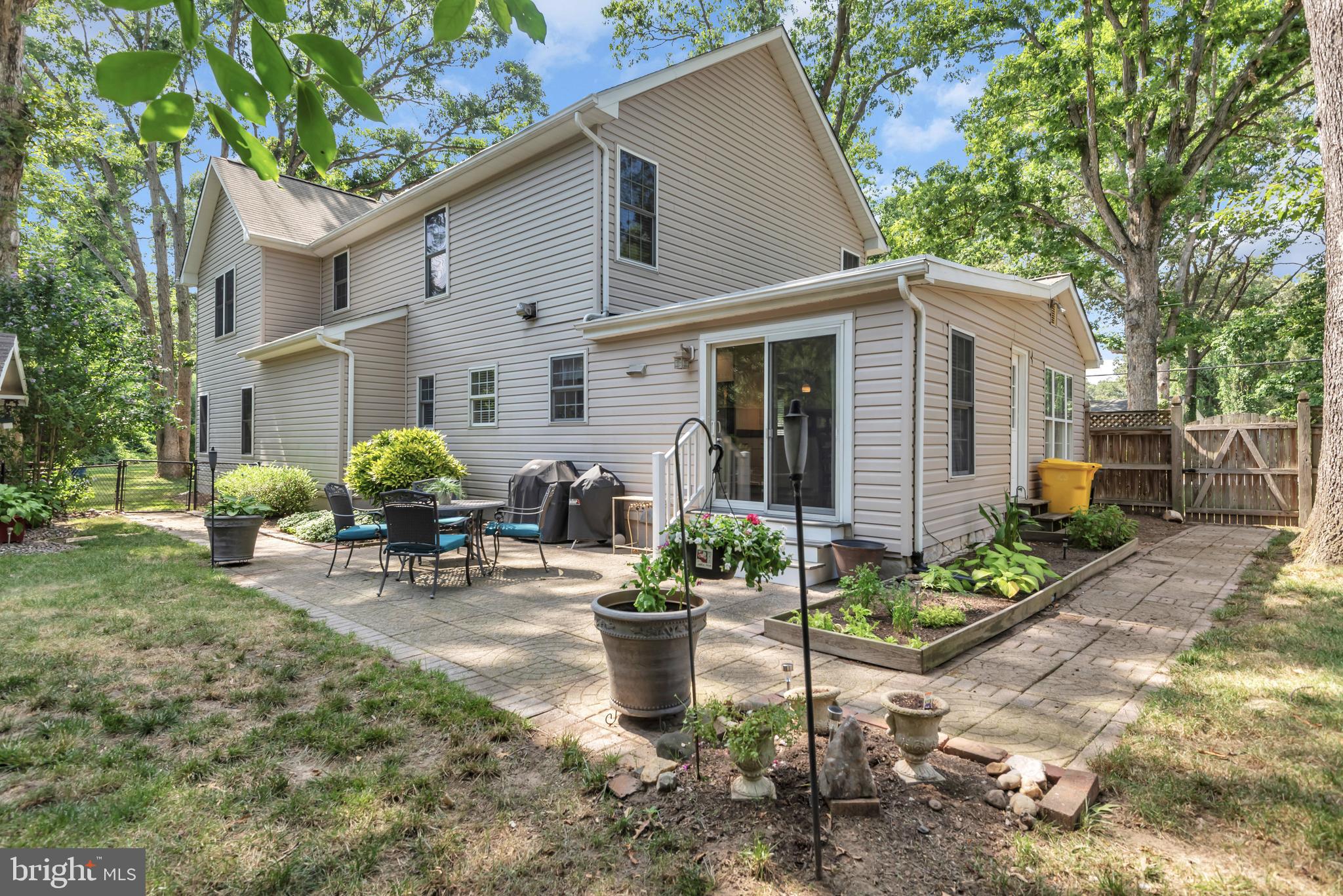 LAKE SHORE - Residential