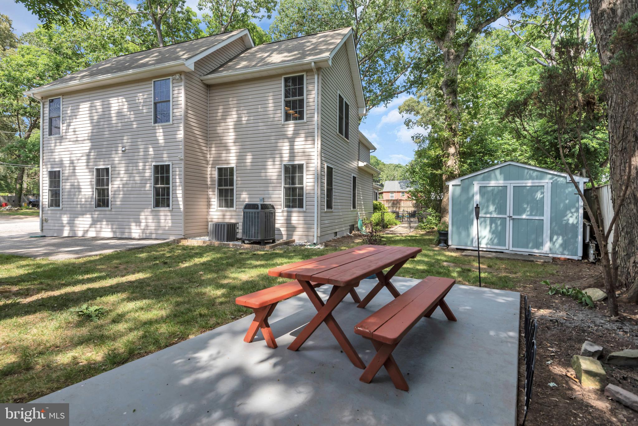LAKE SHORE - Residential