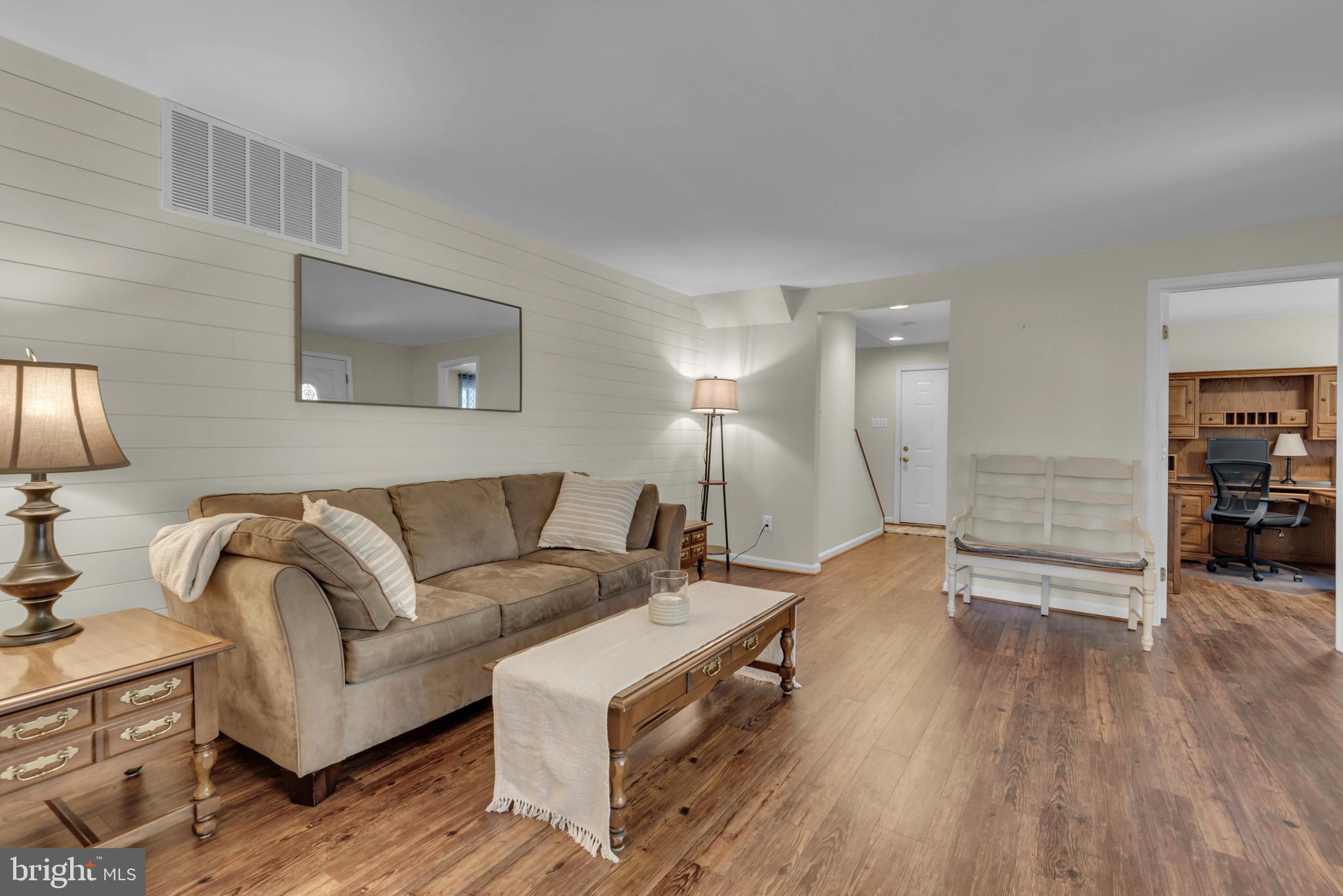 LAKE SHORE - Residential