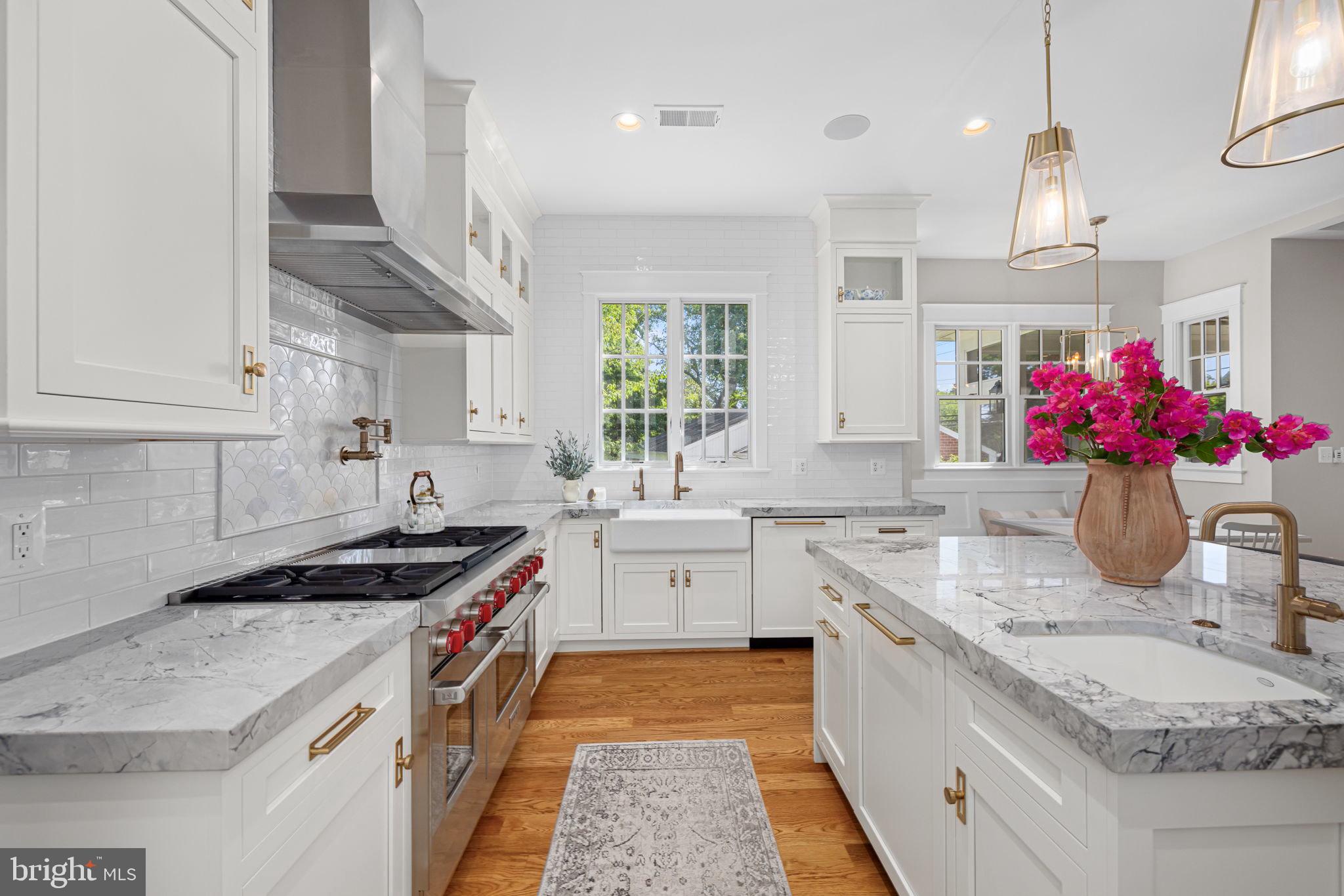 WILLIAMSBURG VILLAGE - Residential