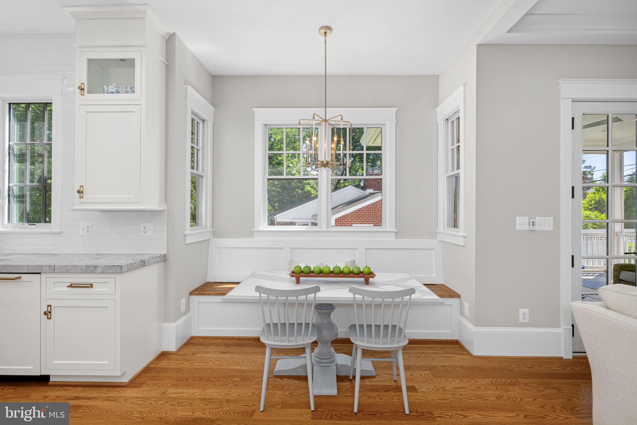 WILLIAMSBURG VILLAGE - Residential