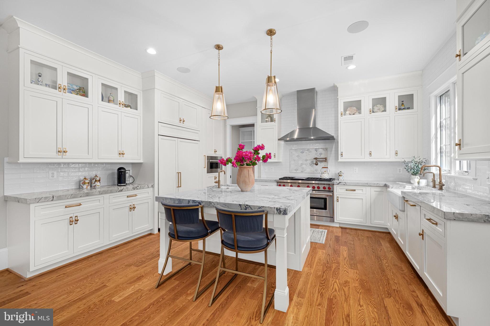 WILLIAMSBURG VILLAGE - Residential