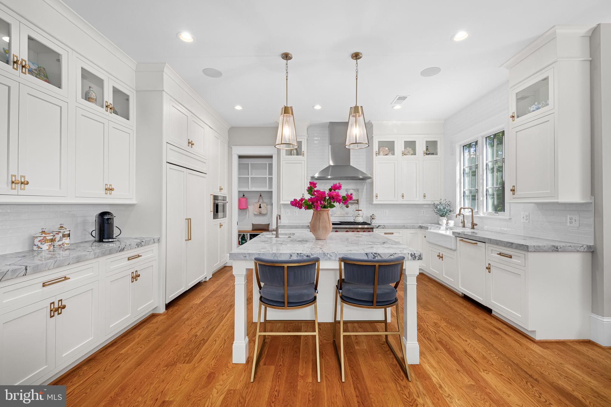 WILLIAMSBURG VILLAGE - Residential