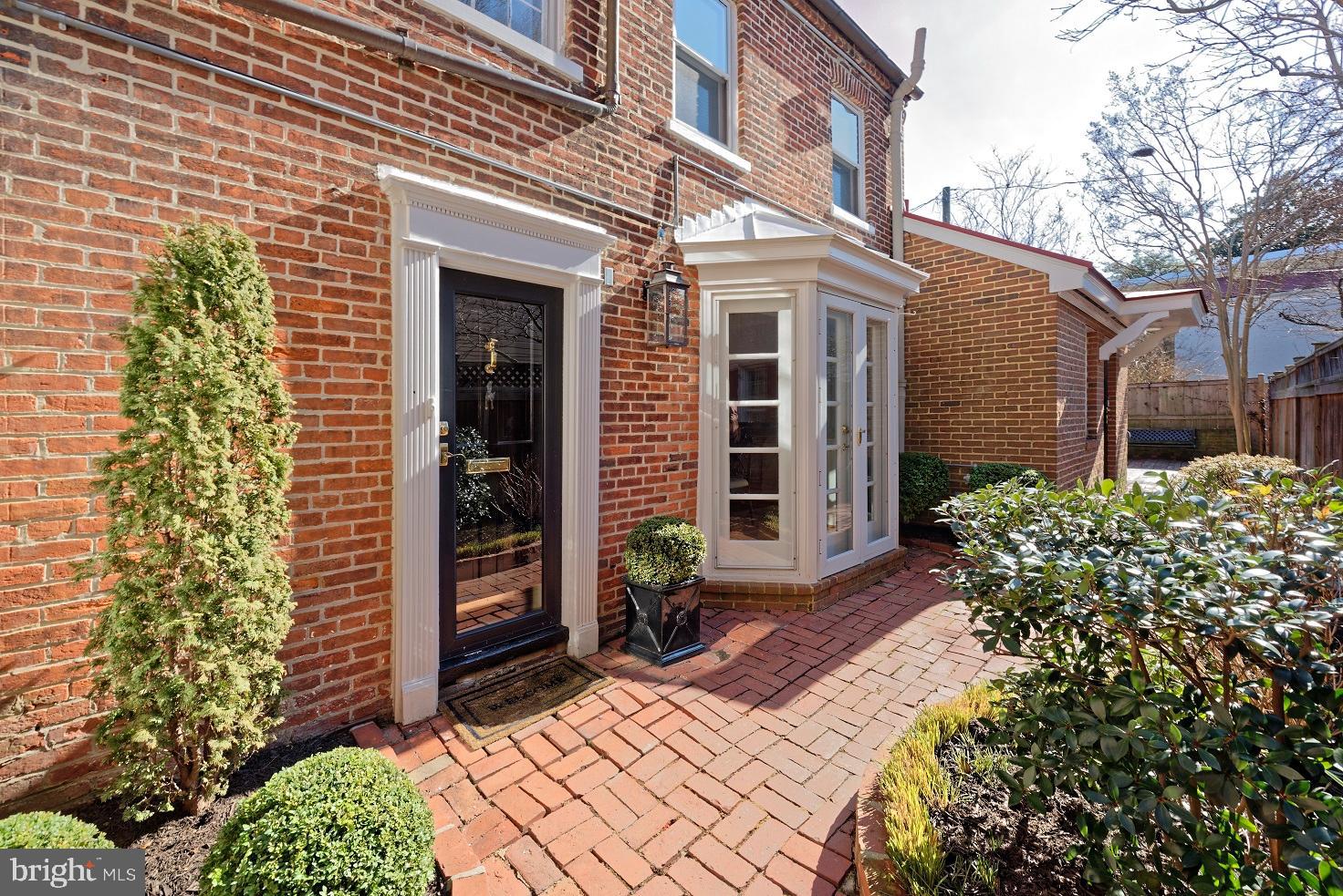 OLD TOWN ALEXANDRIA - Residential