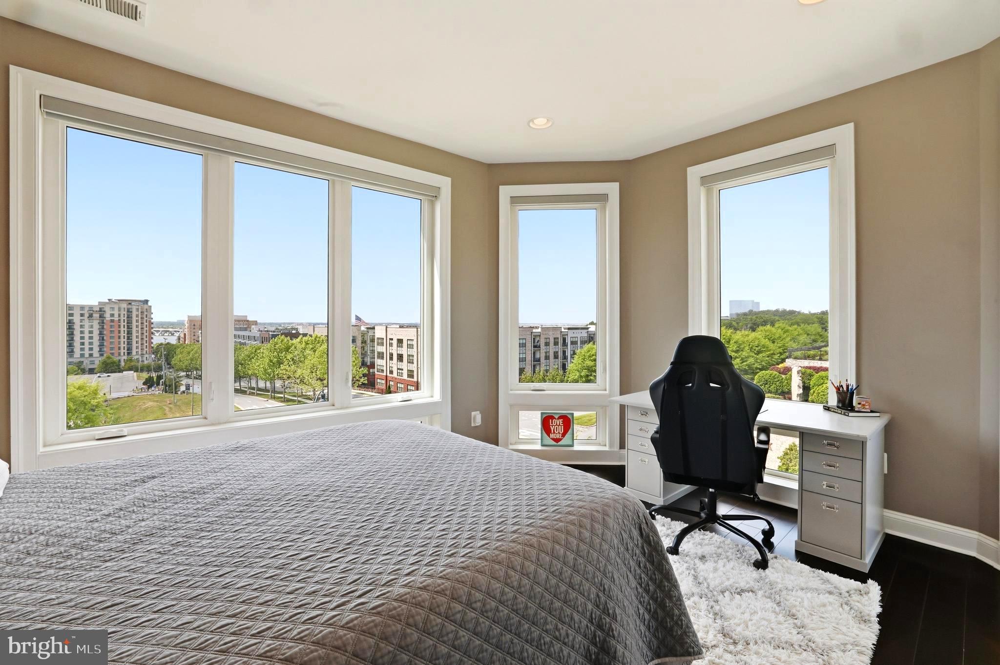 POTOMAC OVERLOOK CONDO - Residential