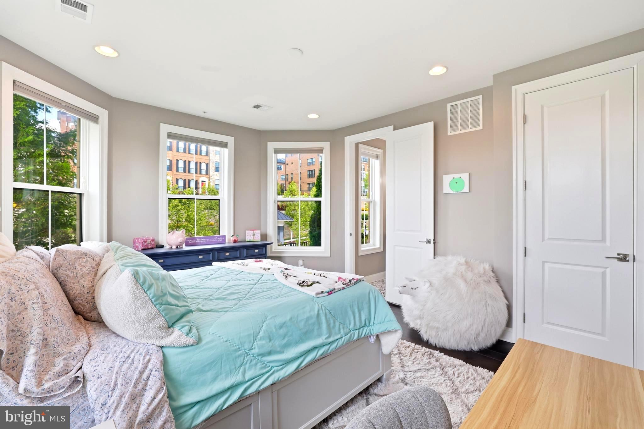 POTOMAC OVERLOOK CONDO - Residential