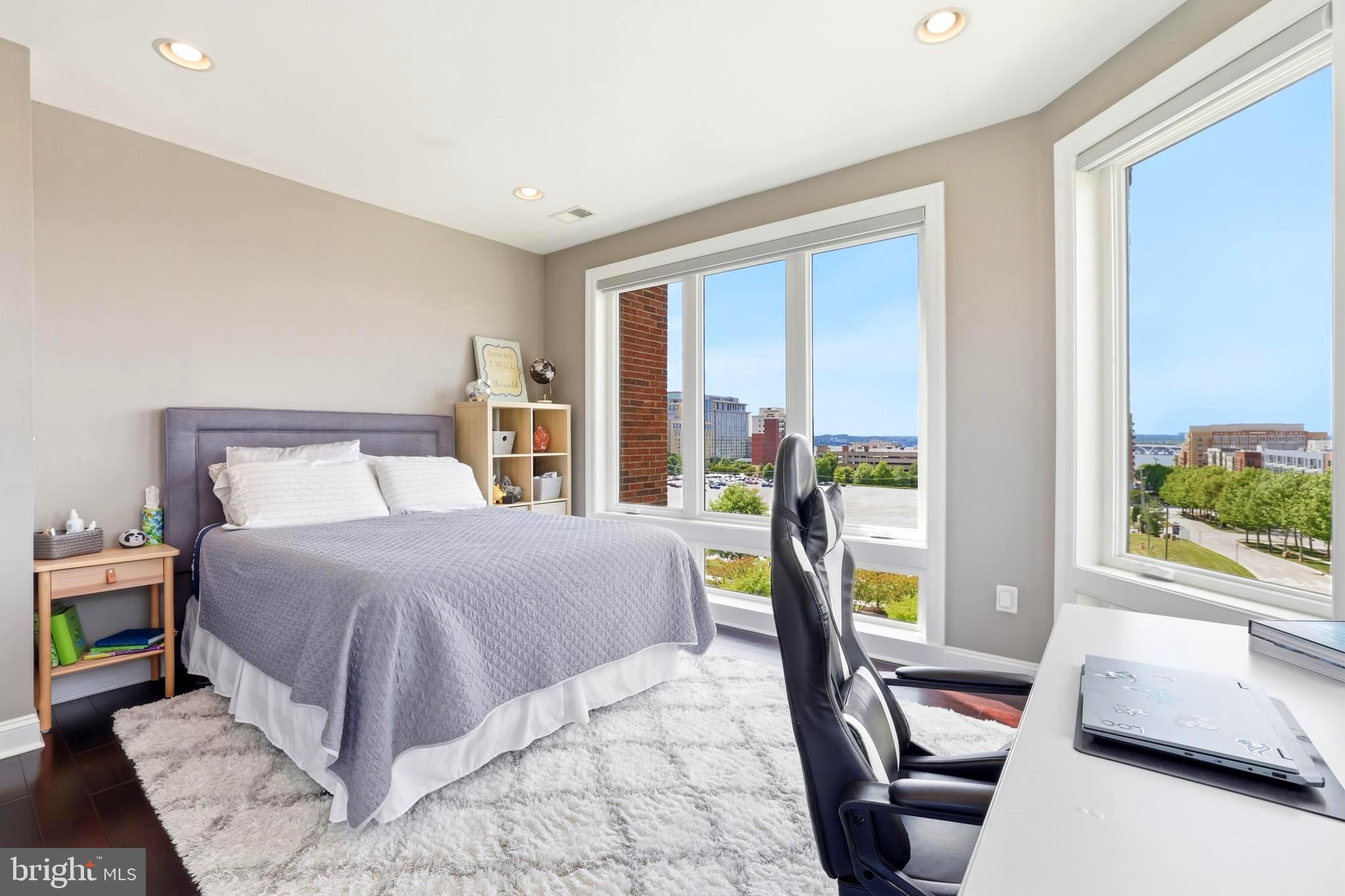 POTOMAC OVERLOOK CONDO - Residential