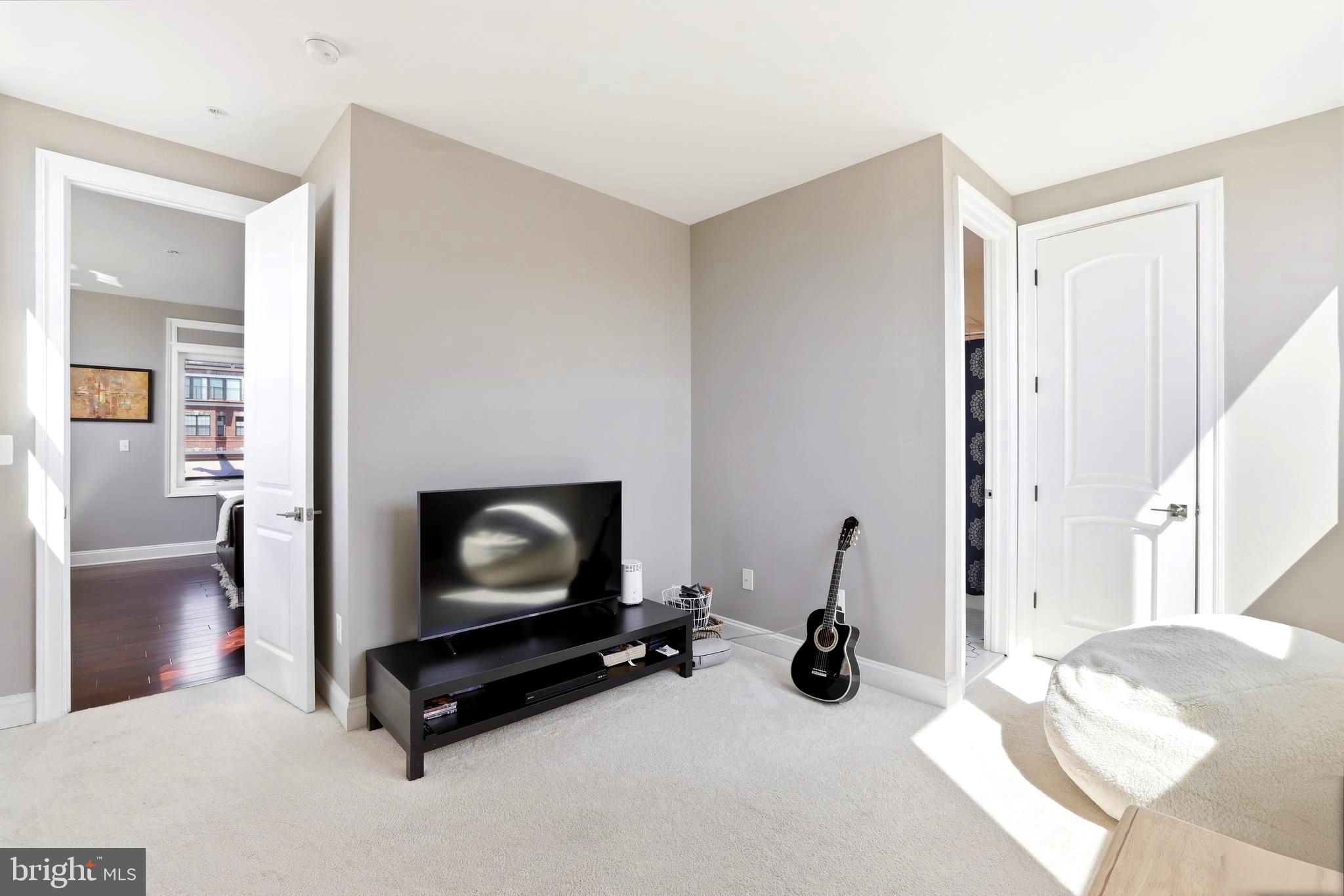 POTOMAC OVERLOOK CONDO - Residential