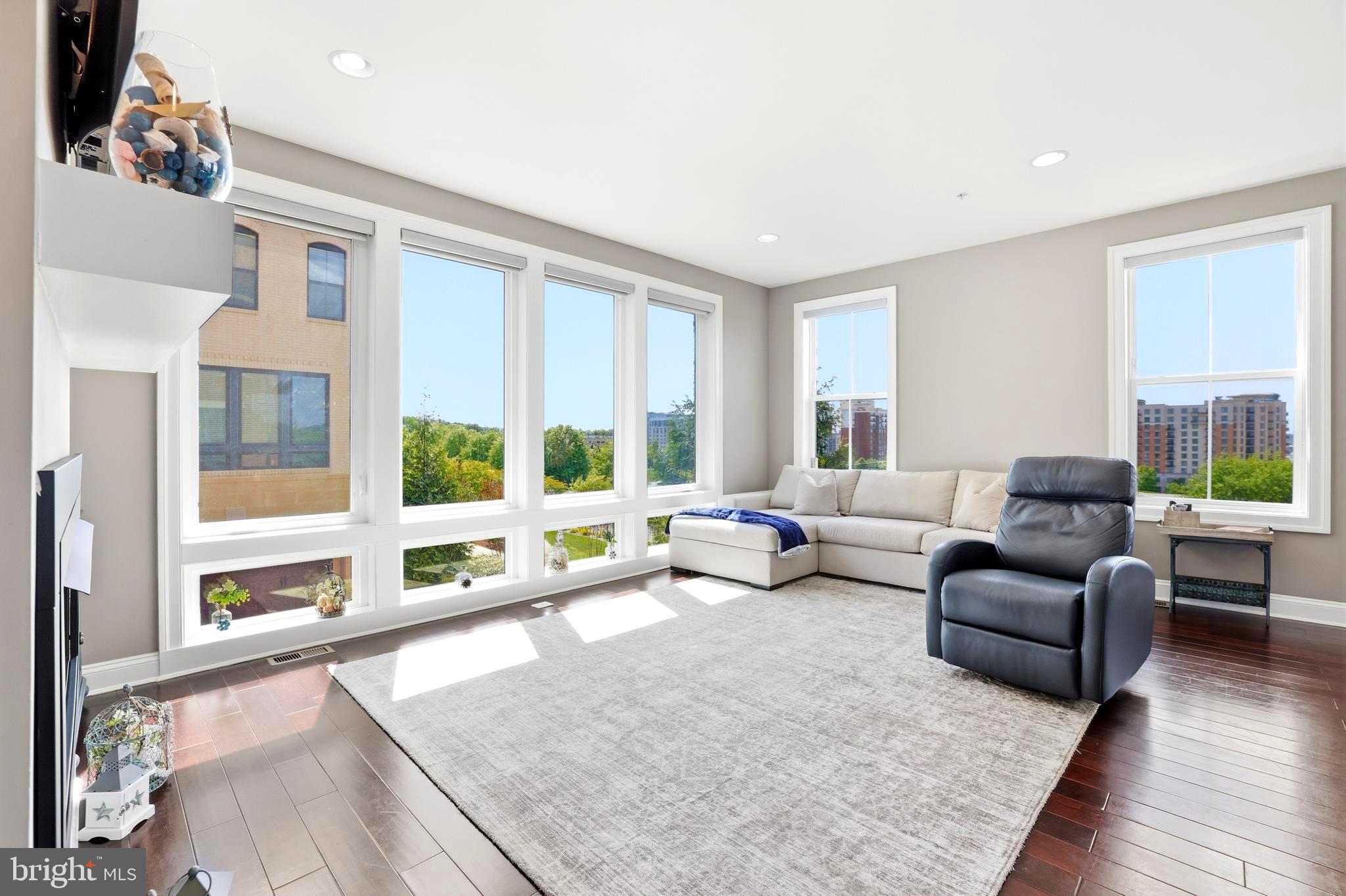 POTOMAC OVERLOOK CONDO - Residential