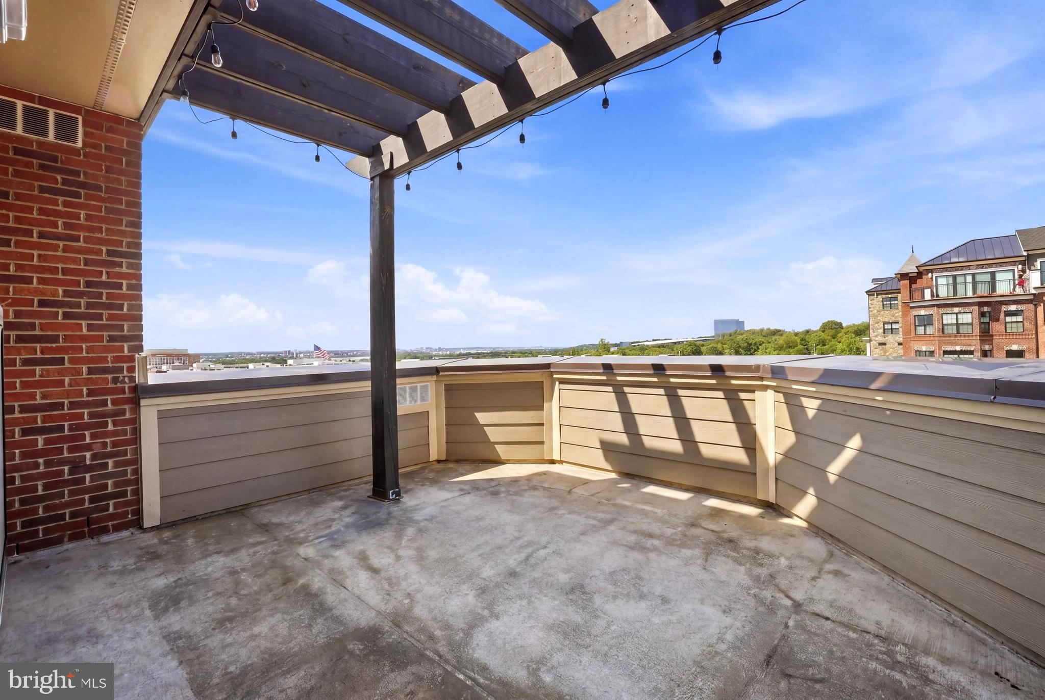 POTOMAC OVERLOOK CONDO - Residential