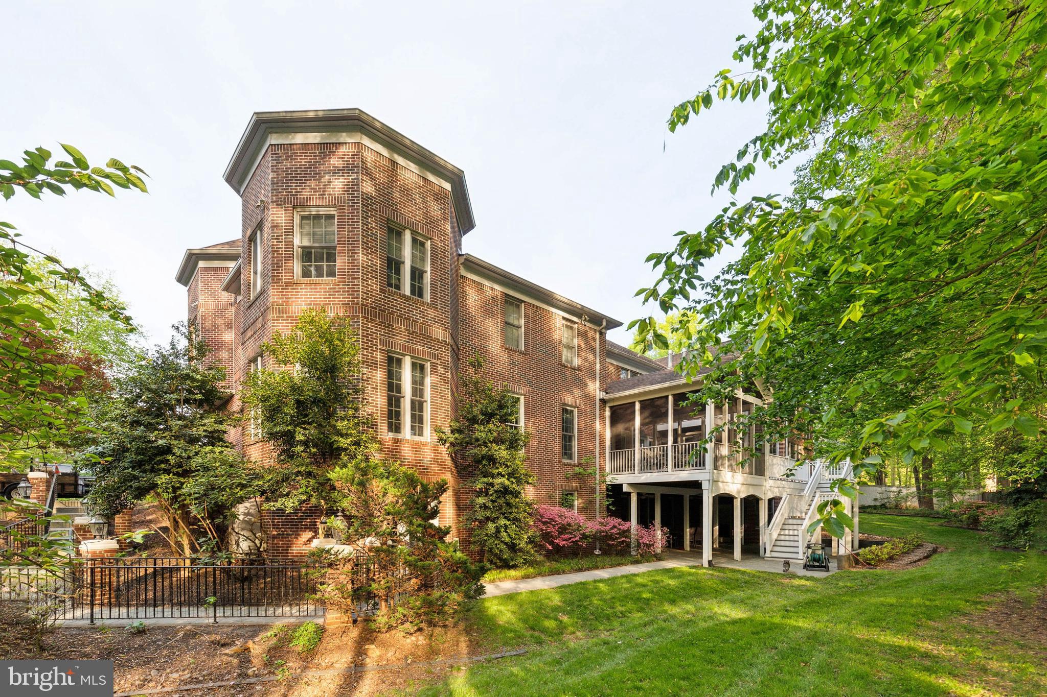 BURKE LAKE MEADOW - Residential