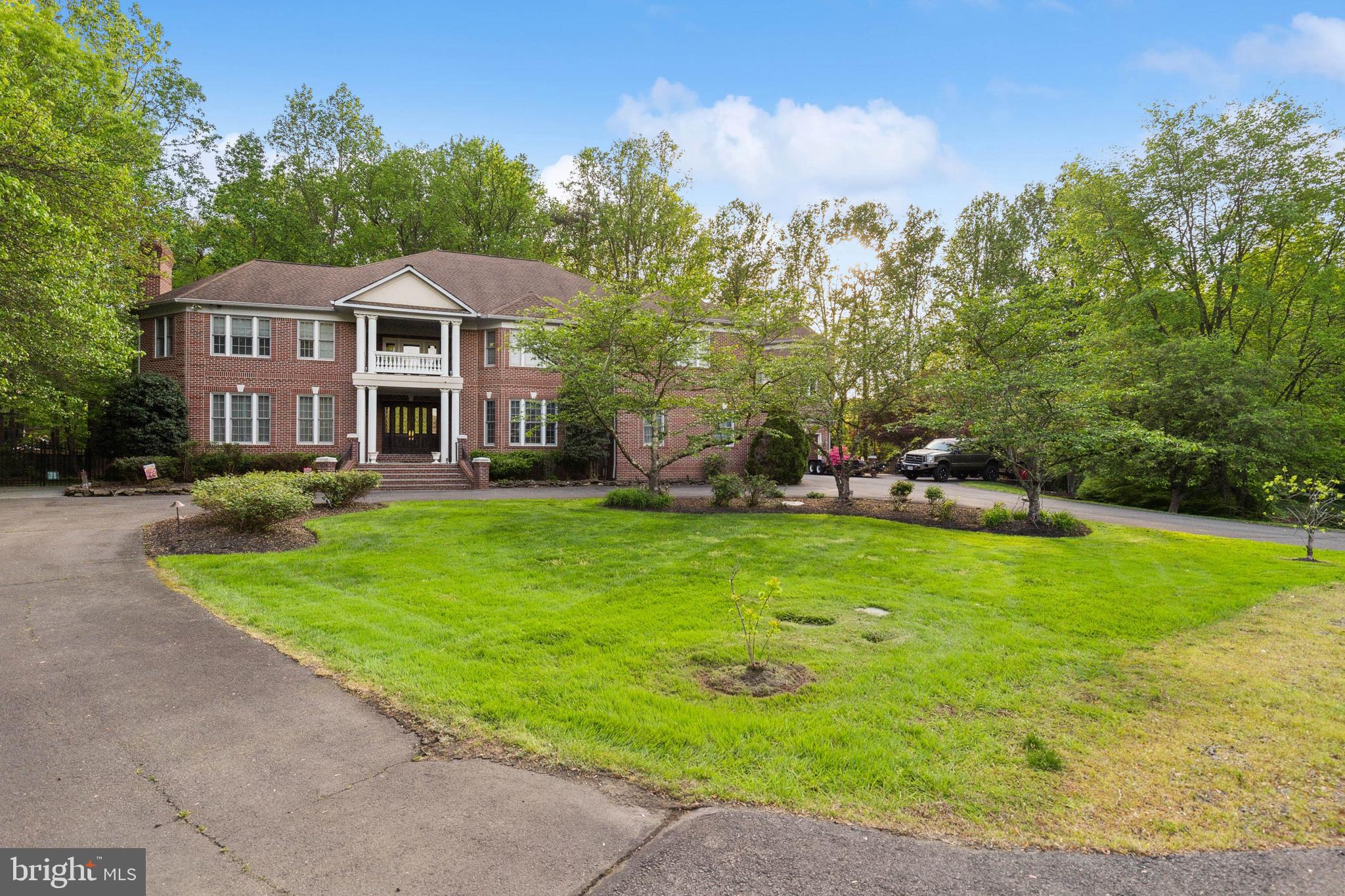 BURKE LAKE MEADOW - Residential