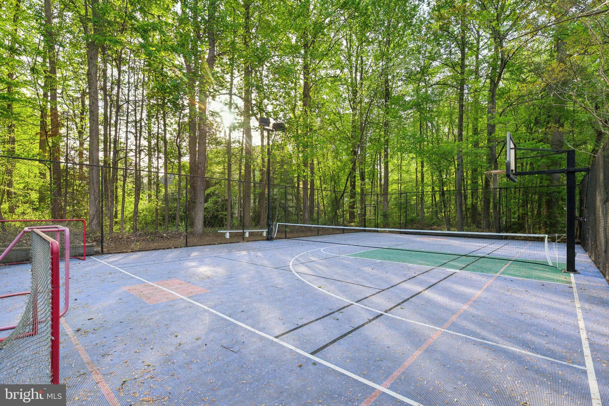BURKE LAKE MEADOW - Residential