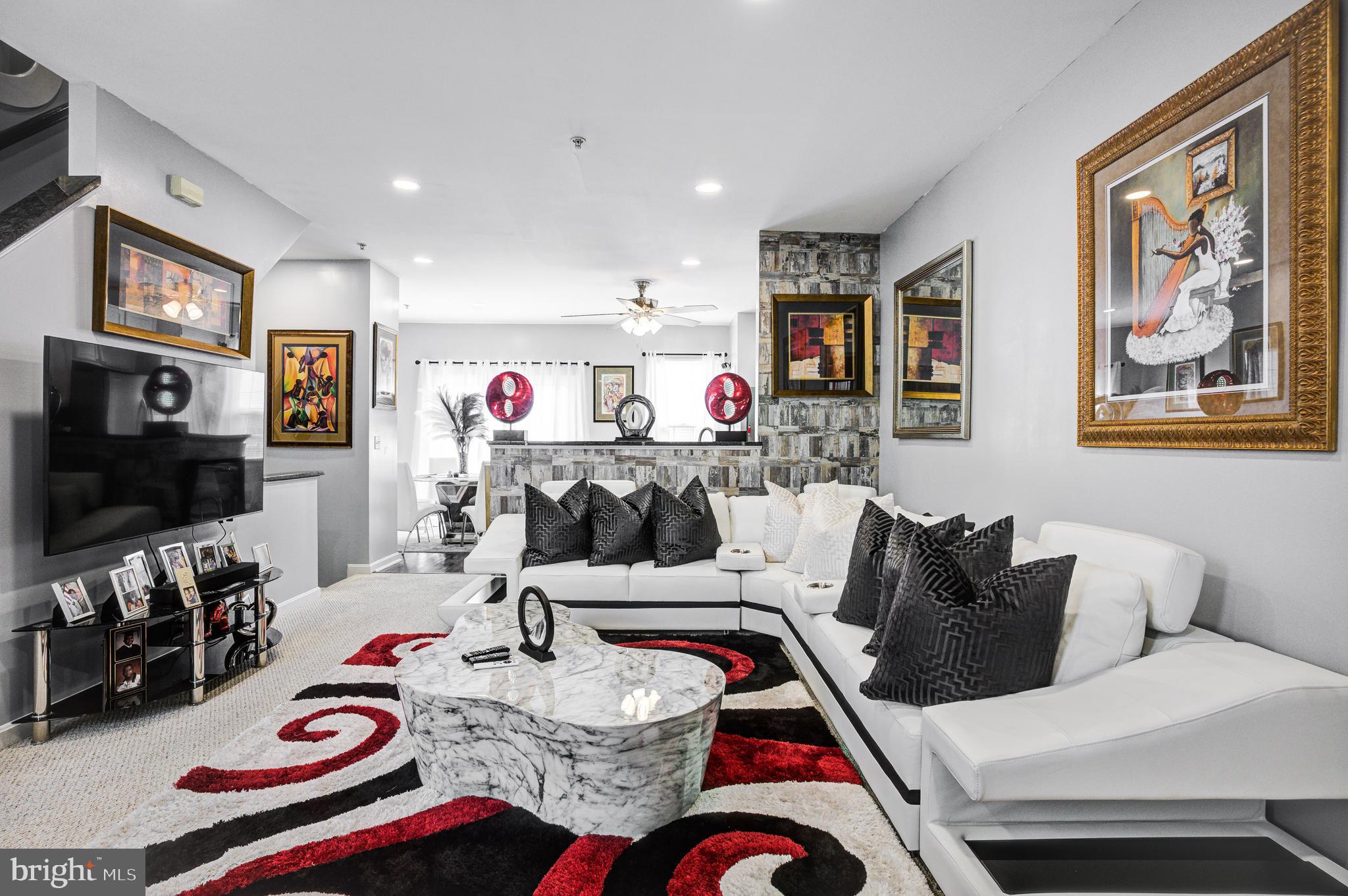 CARROLLWOOD MANOR - Residential