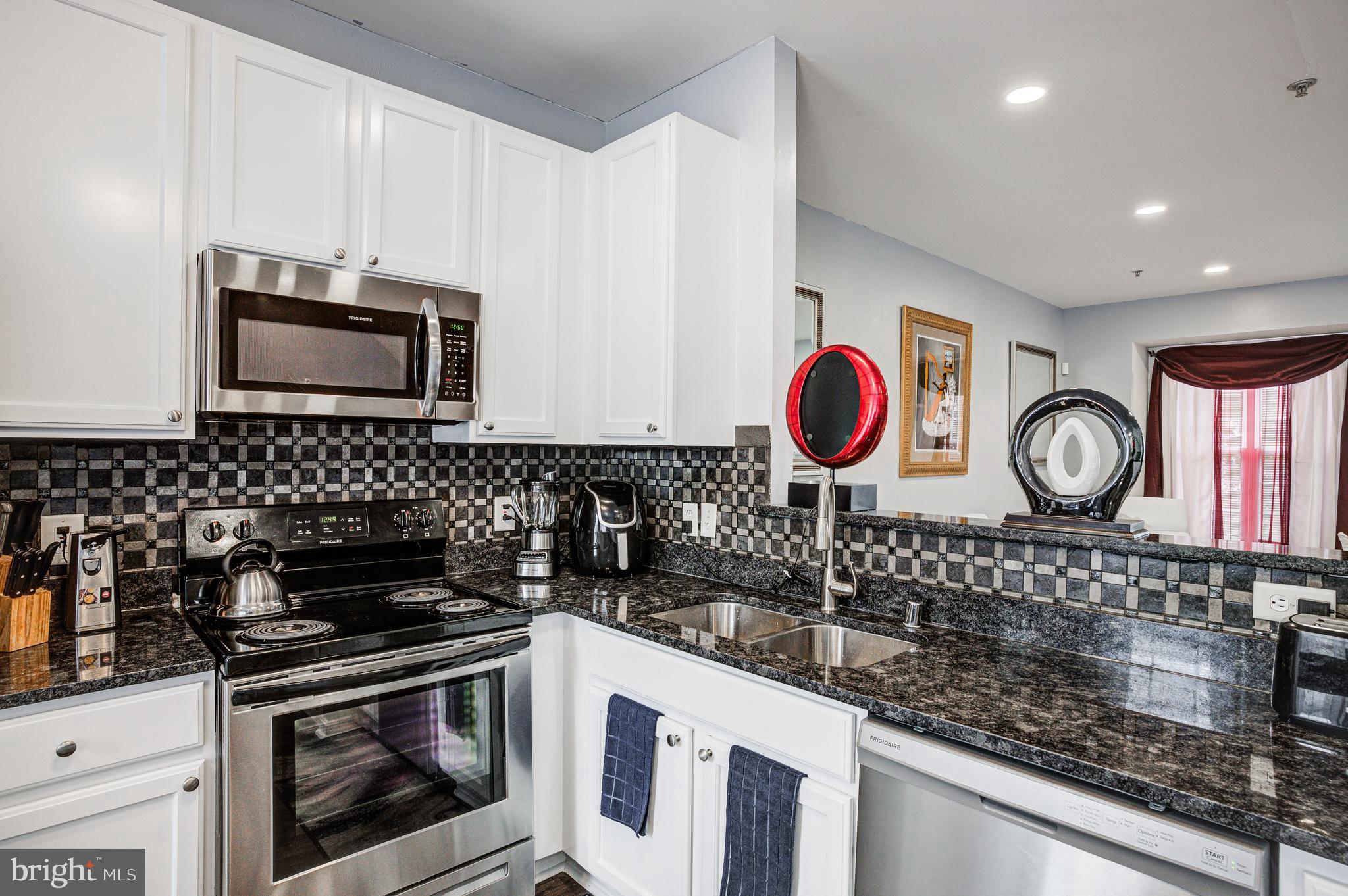 CARROLLWOOD MANOR - Residential
