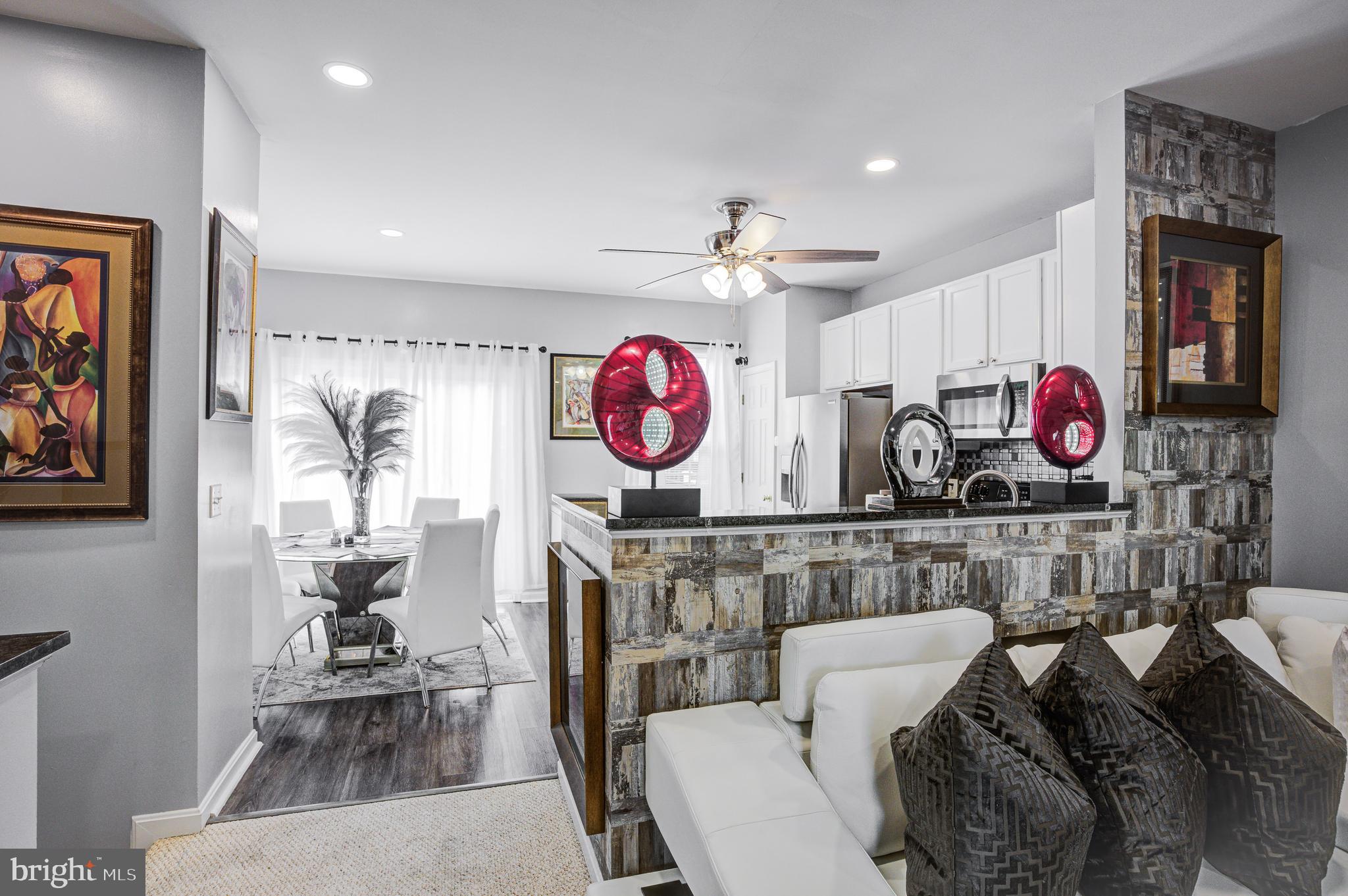 CARROLLWOOD MANOR - Residential