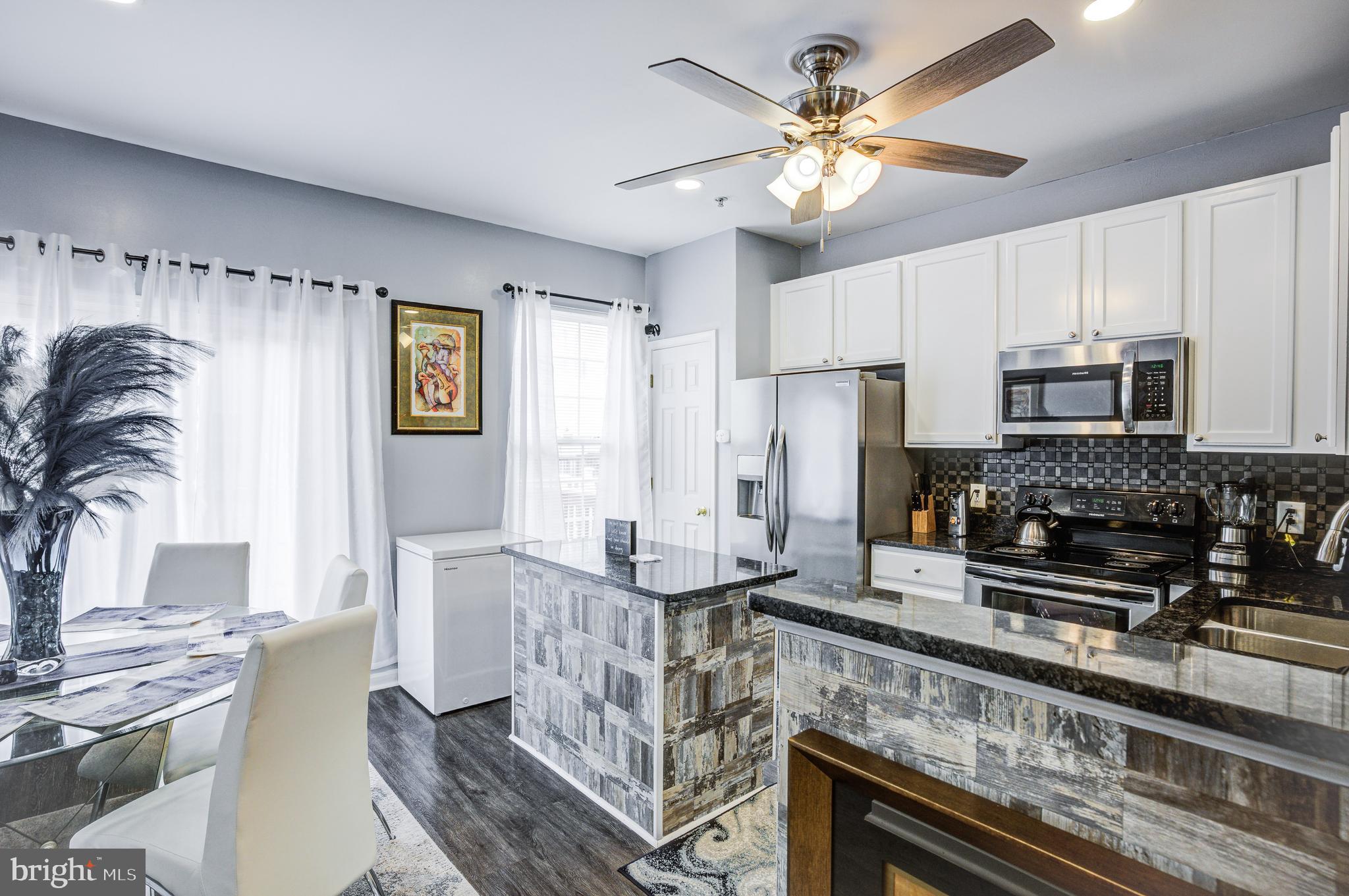 CARROLLWOOD MANOR - Residential