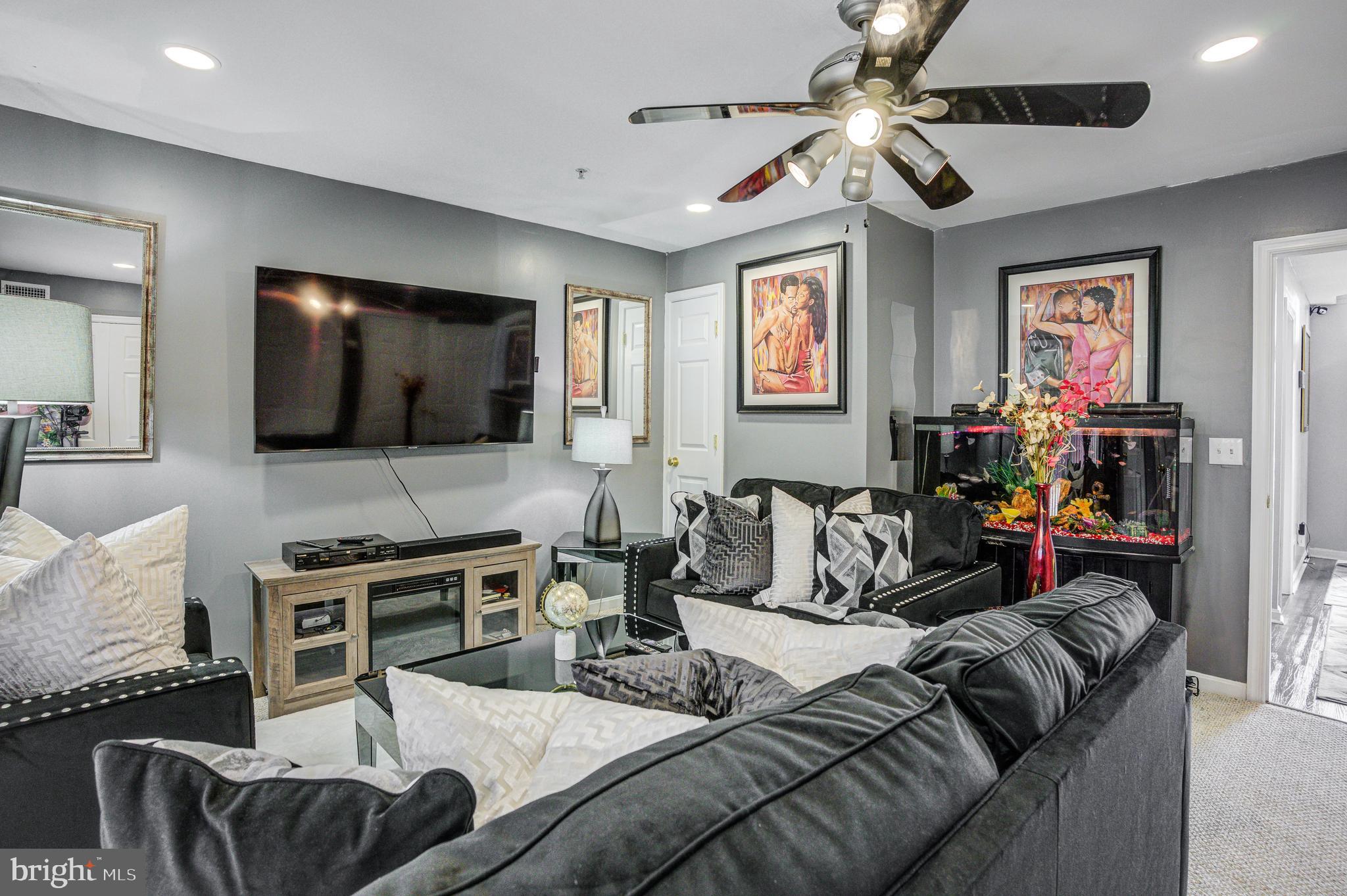 CARROLLWOOD MANOR - Residential