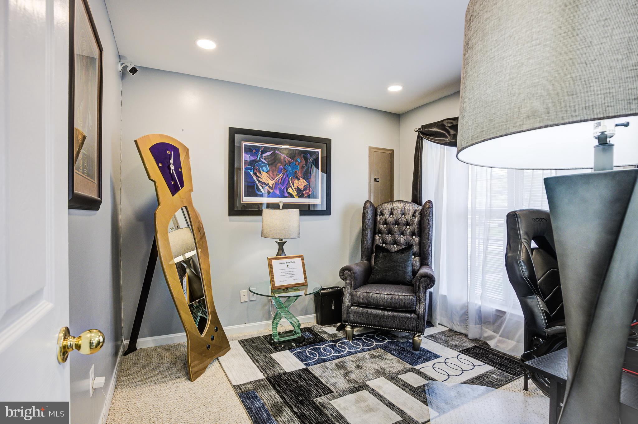 CARROLLWOOD MANOR - Residential