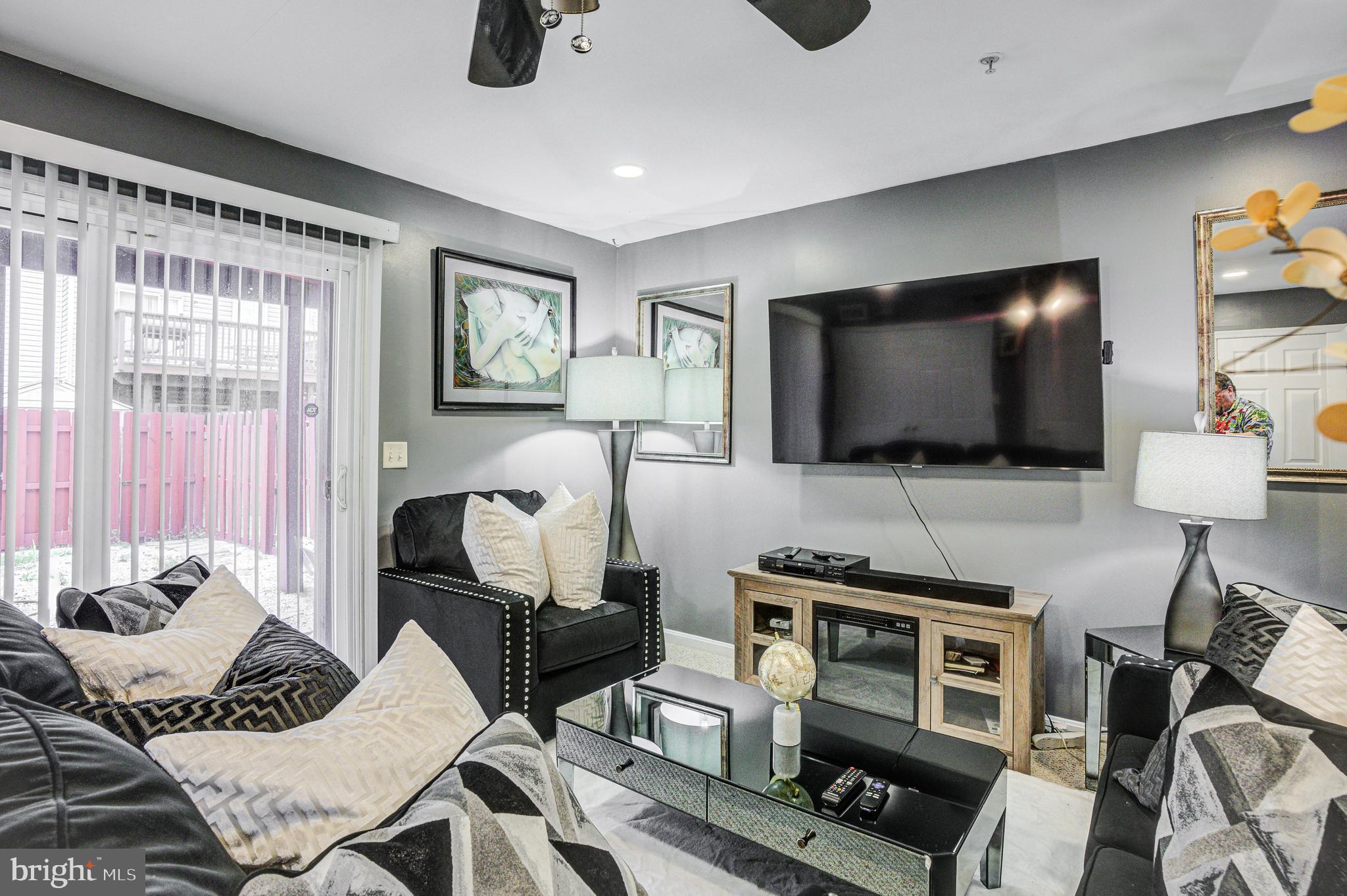 CARROLLWOOD MANOR - Residential