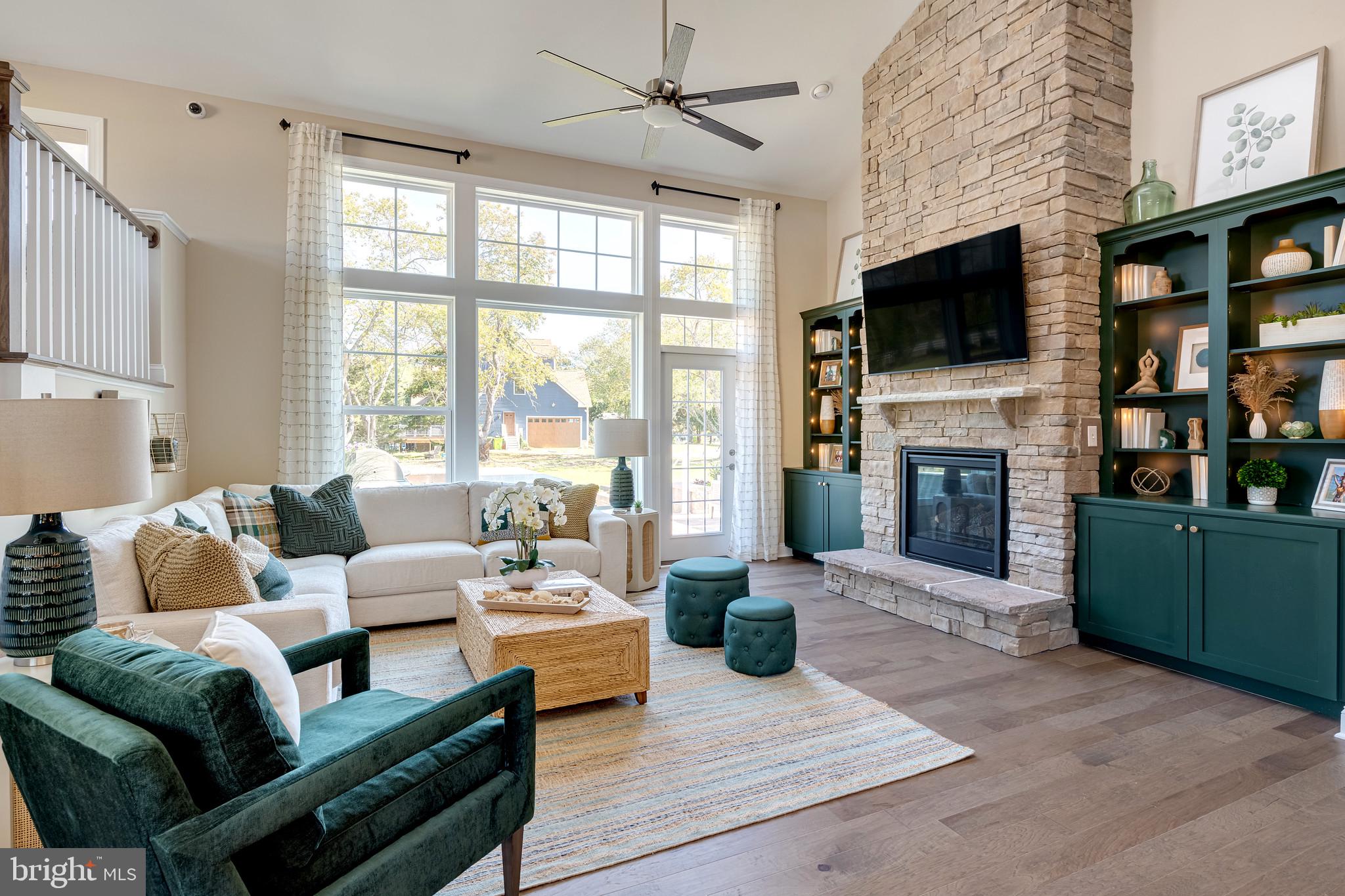 LIGHTSHIP COVE - Residential