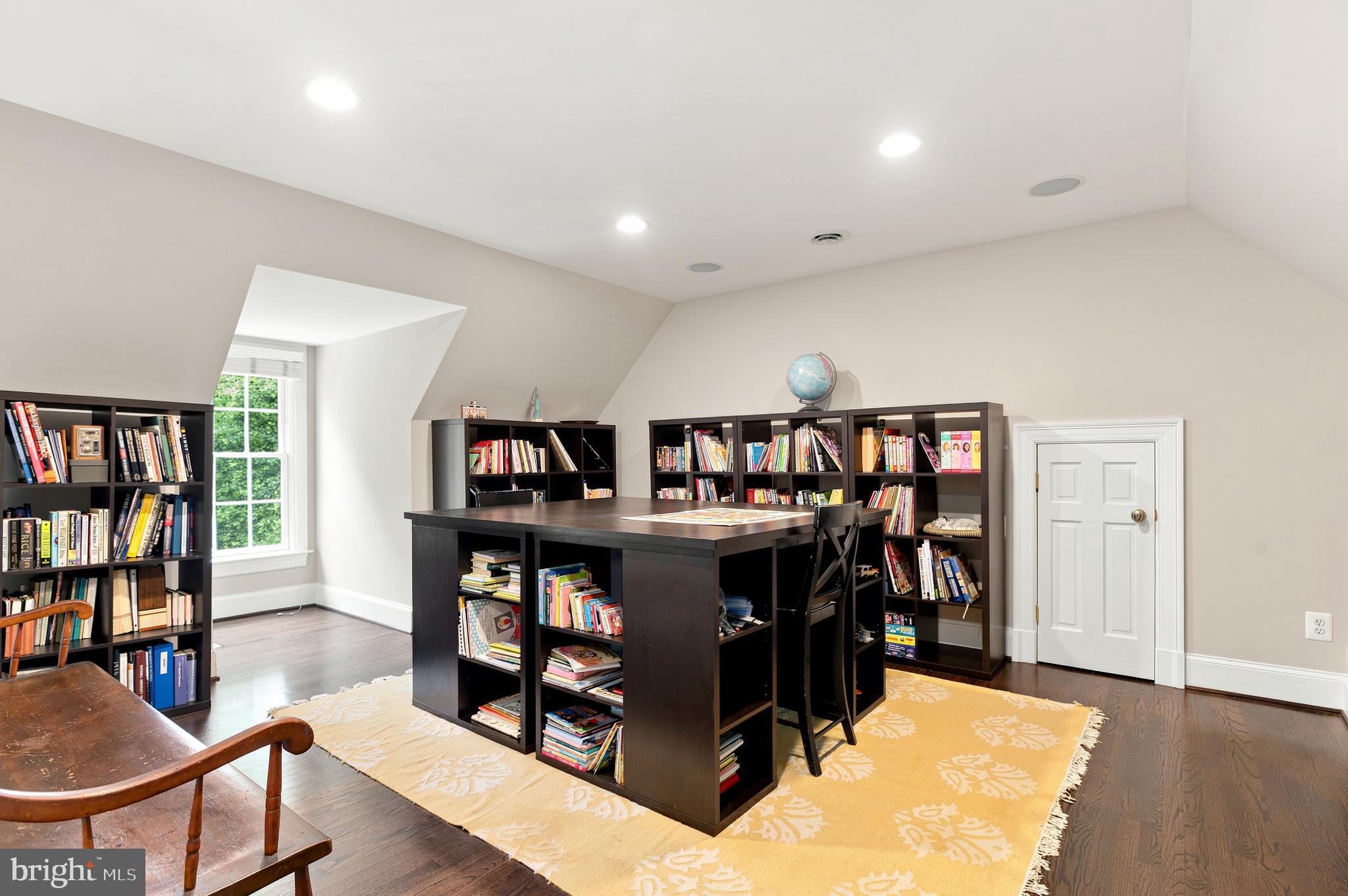 ELMWOOD ESTATES - Residential