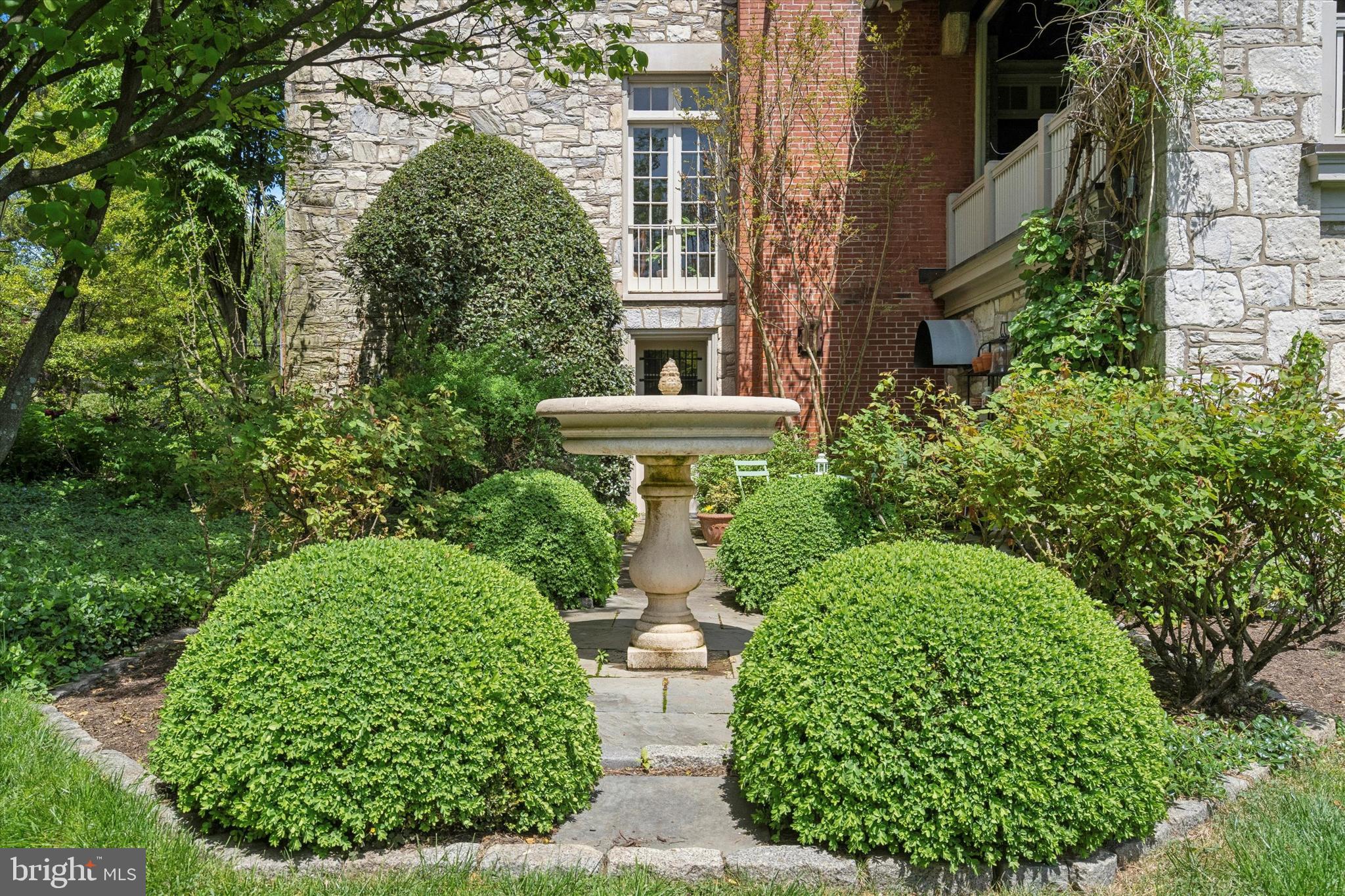 CHESTNUT HILL - Residential