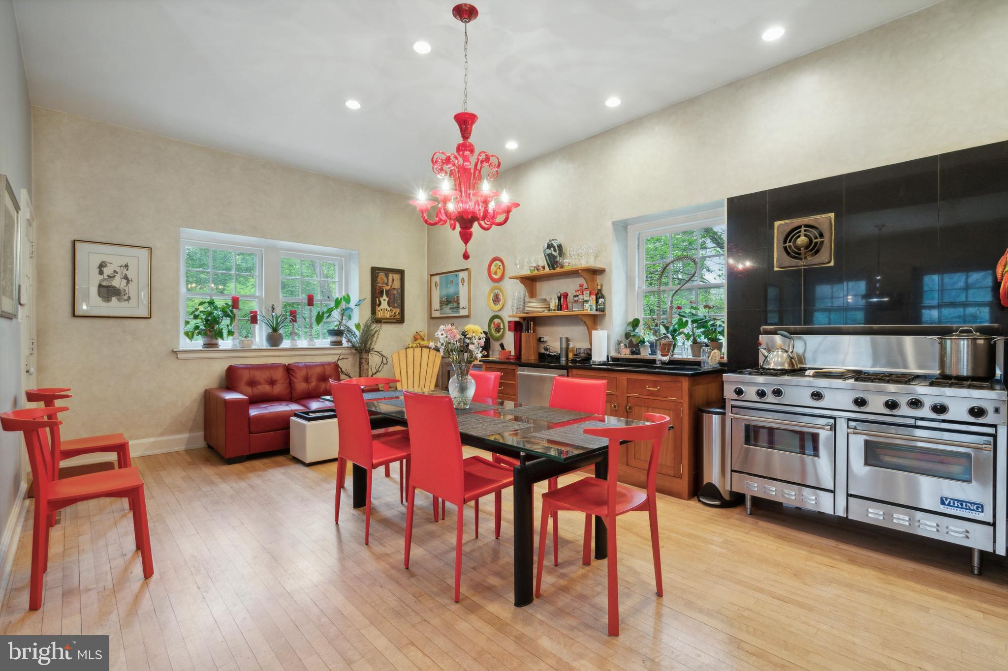 CHESTNUT HILL - Residential