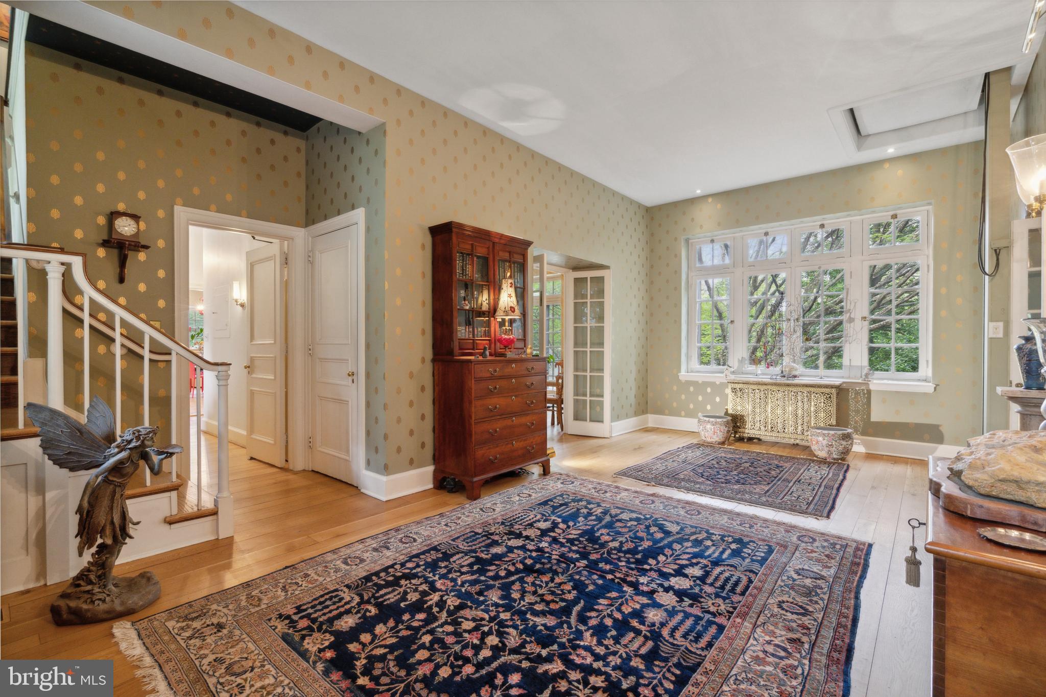 CHESTNUT HILL - Residential