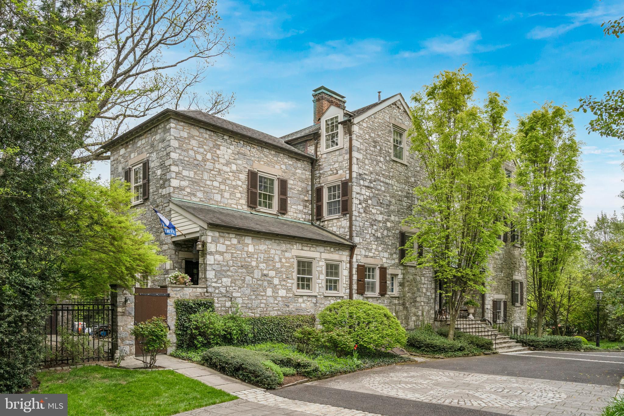 CHESTNUT HILL - Residential