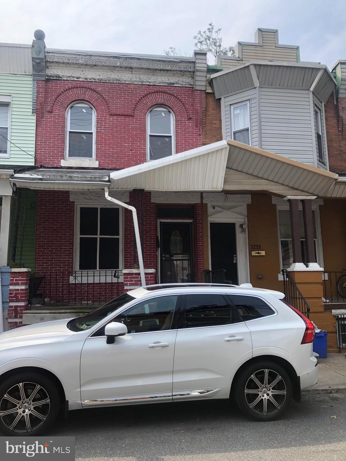 Location.   House located in an upcoming part of the city.    33rd Diamond Street.  

House needs a full rehab.     

Title order thru Worldwide Land & Transfer