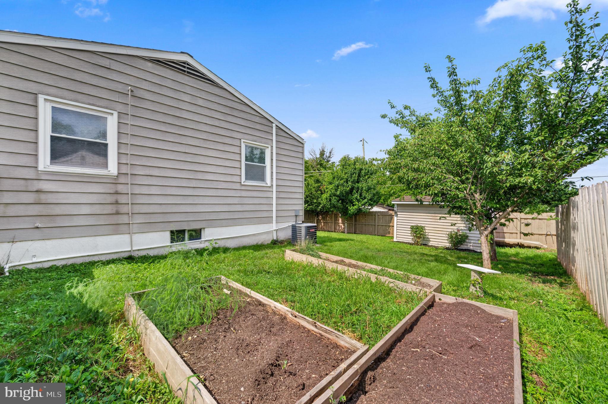 AMITY GARDENS - Residential