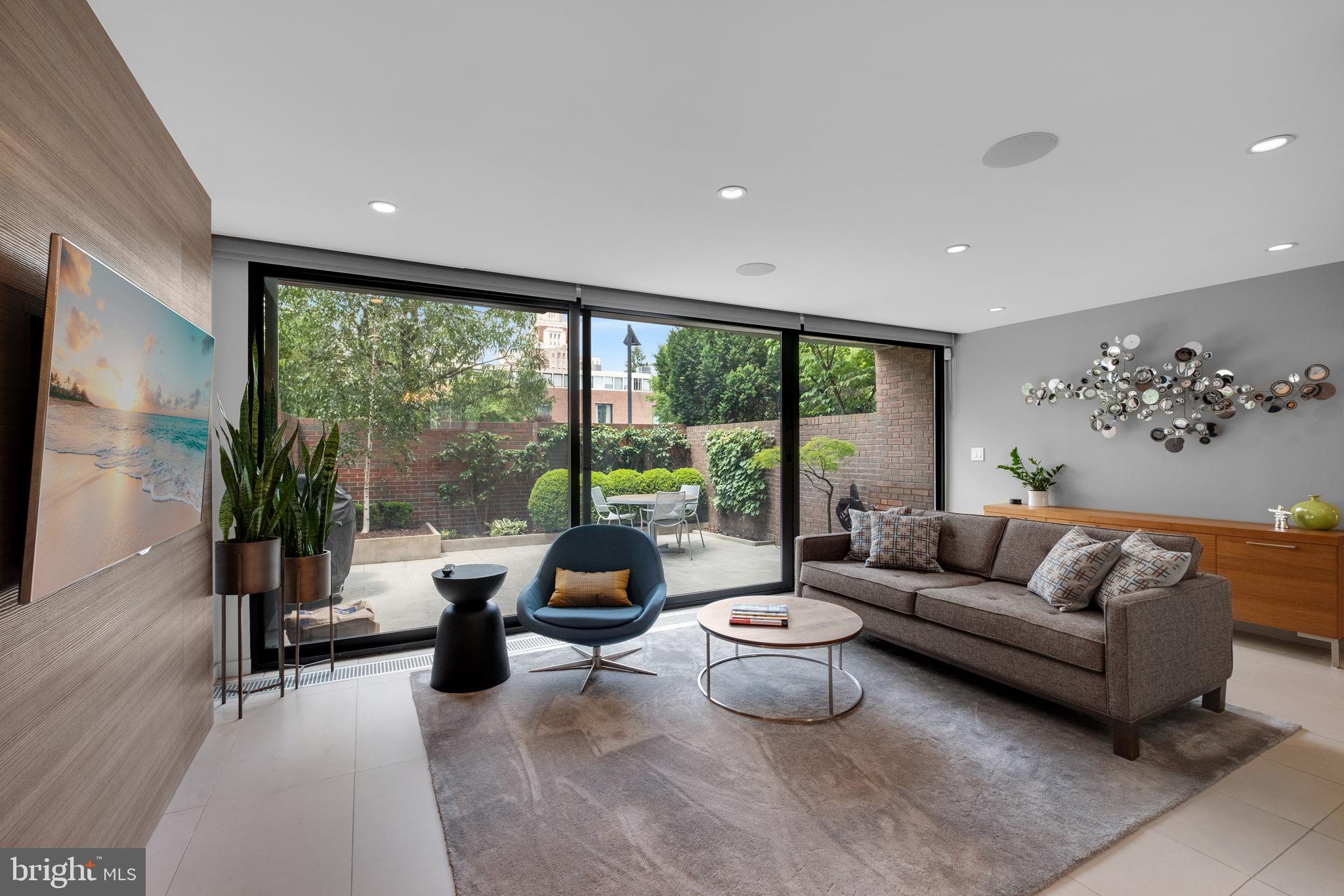 SOCIETY HILL - Residential