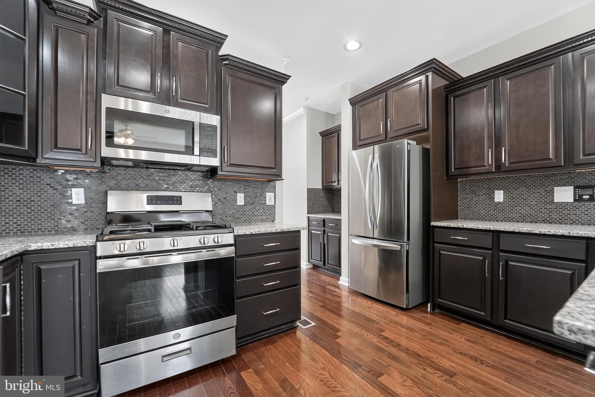 POINTE AT ARUNDEL PRESERVES - Residential
