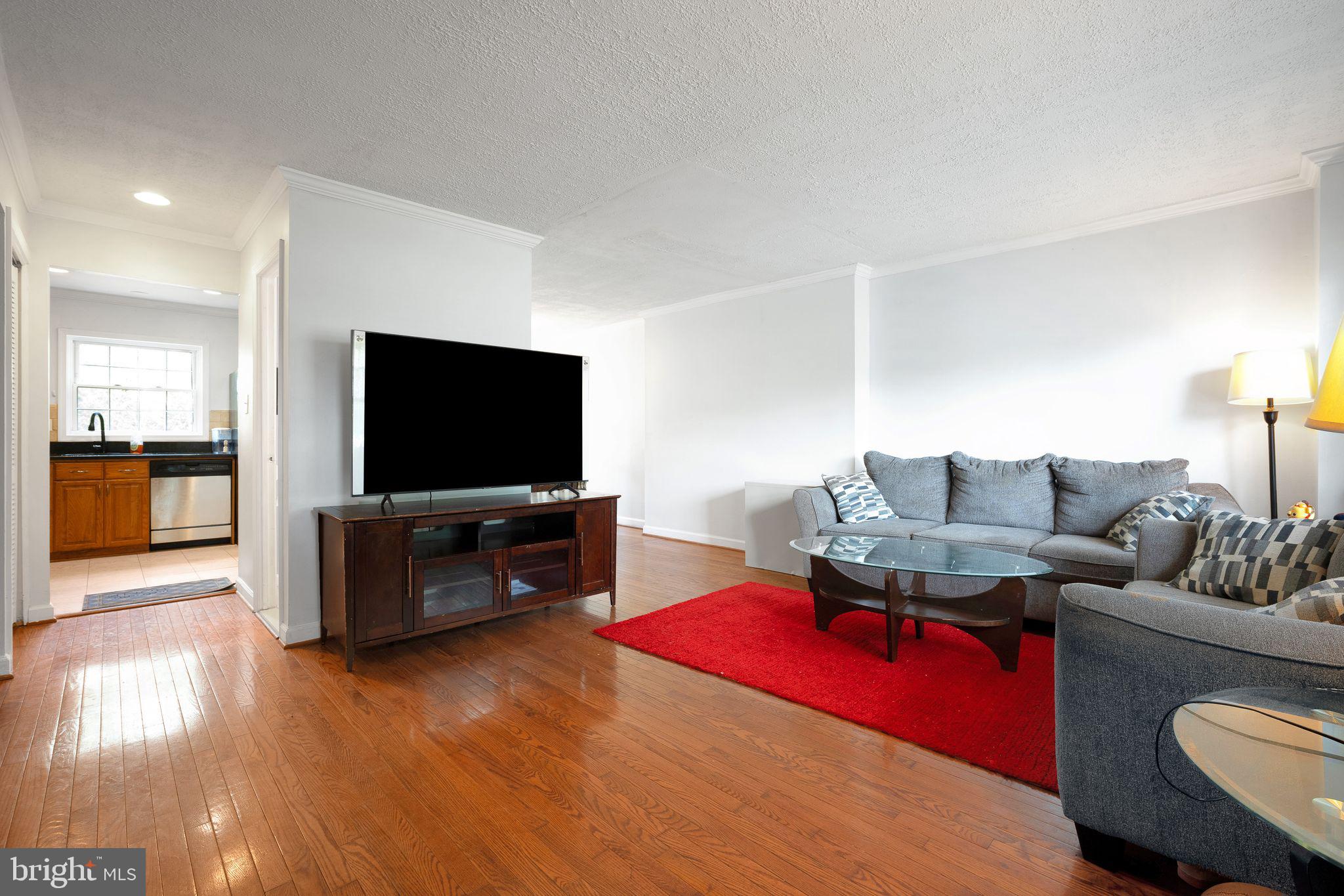LONDON TOWNE - Residential