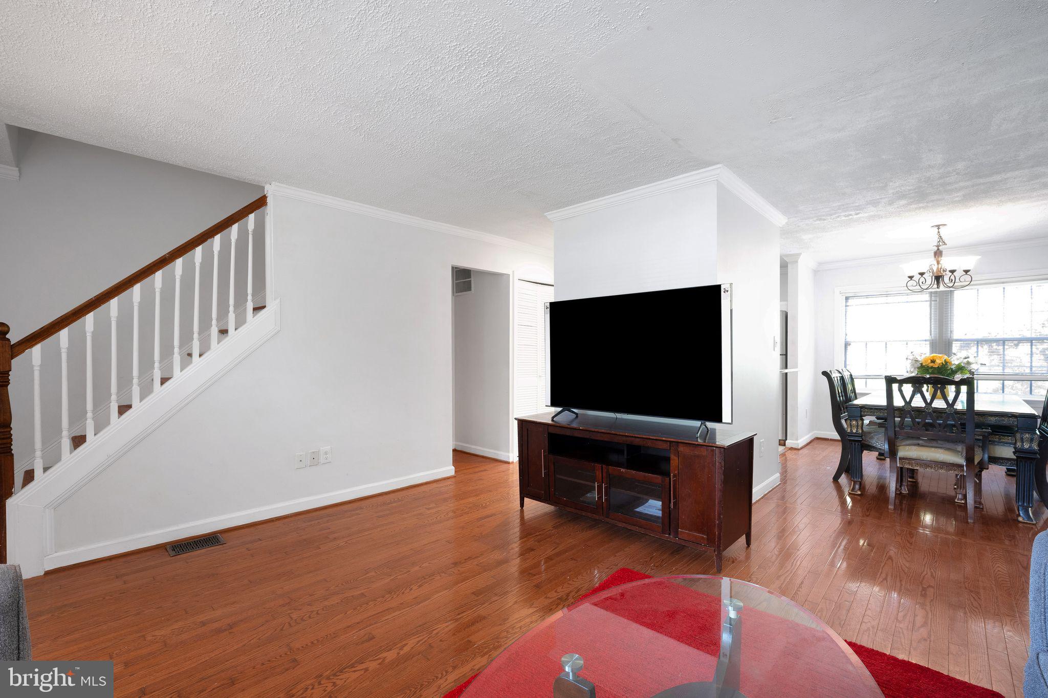LONDON TOWNE - Residential
