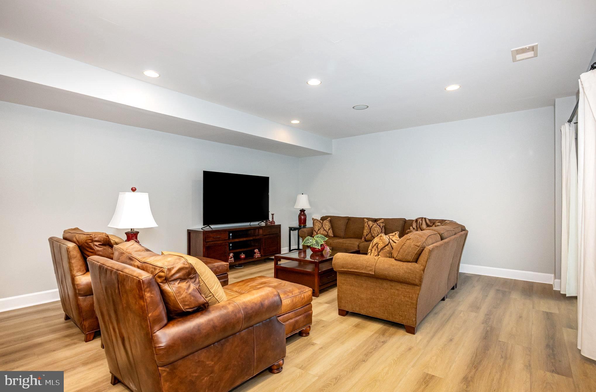 CREIGHTON FARMS - Residential