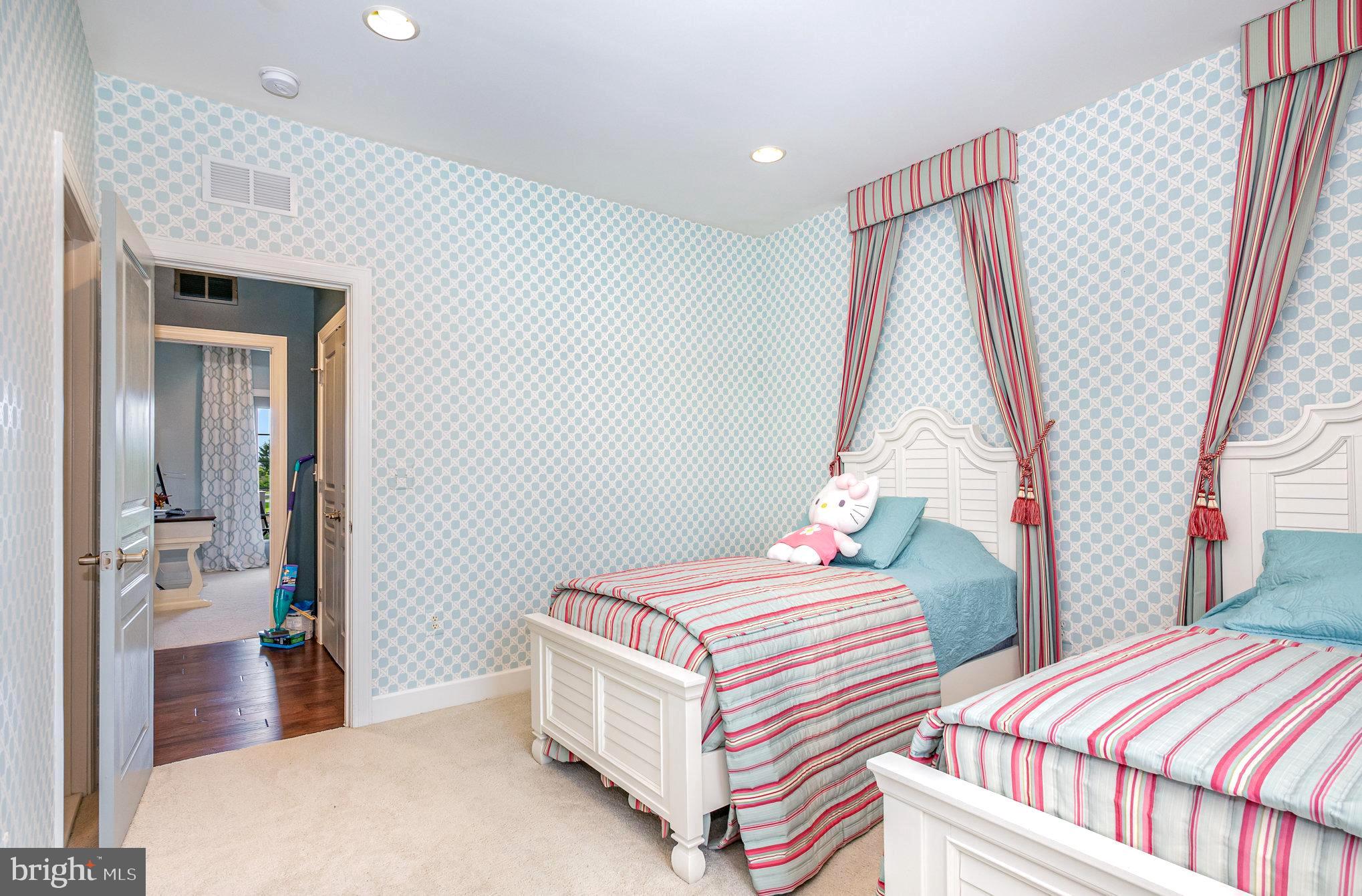 CREIGHTON FARMS - Residential