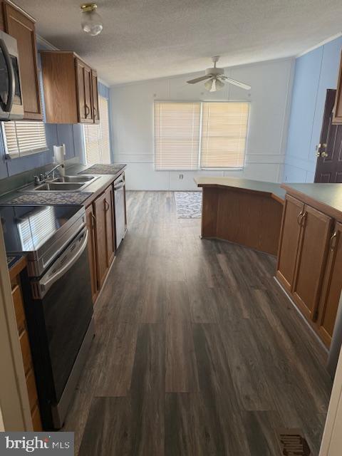 BUSH RIVER MANOR - Residential