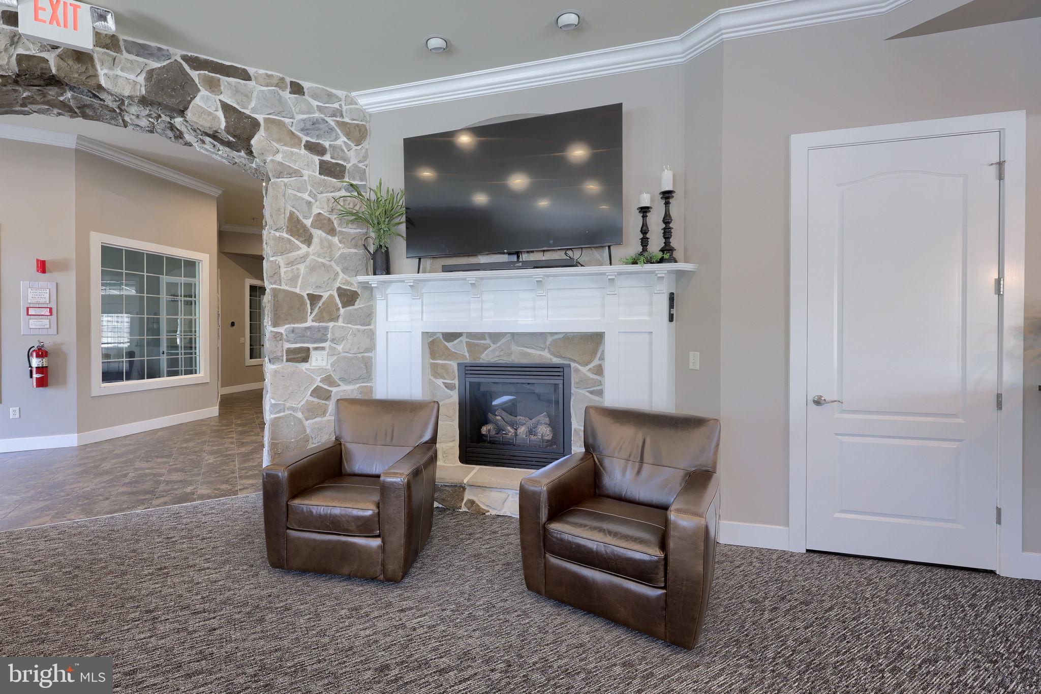 HOME TOWNE SQUARE - Residential